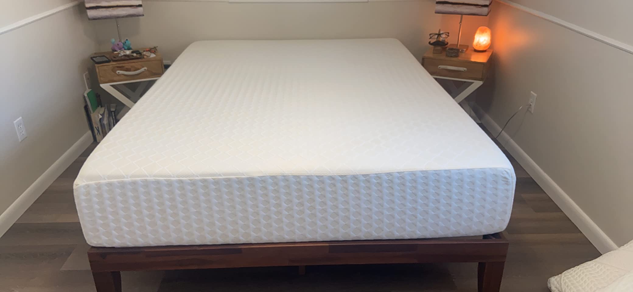Signature Design by Ashley 12 Inch King Memory Foam Mattress in a Box | Medium Firm comfort with a 12-inch profile and pressure relief, Stretch knit cover for primary bedroom use, Chime Series customer photo 2