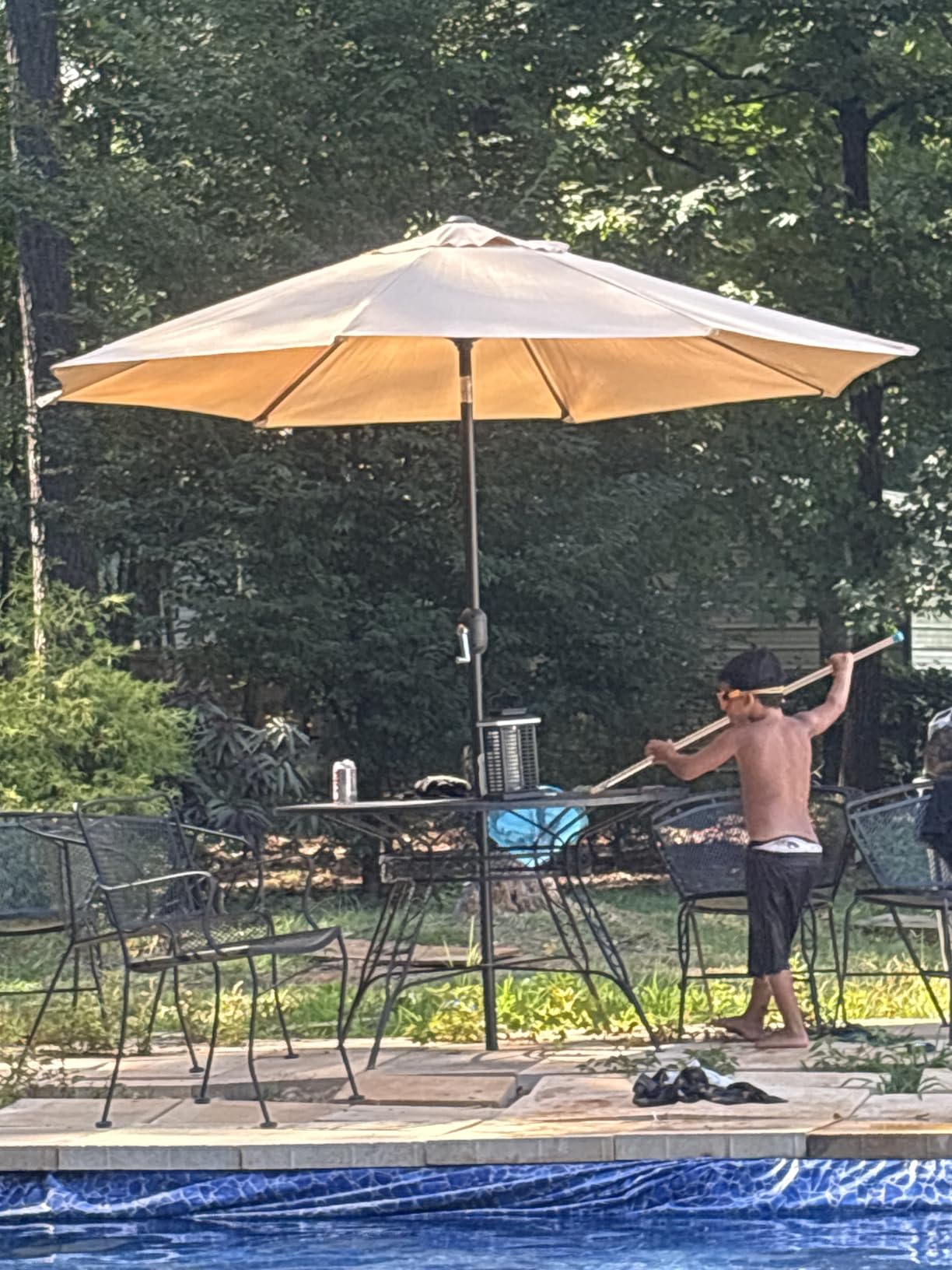 9' Outdoor Patio Umbrella, Outdoor Table Umbrella, Yard Umbrella, Market Umbrella with 8 Sturdy Ribs, Push Button Tilt and Crank customer photo 1