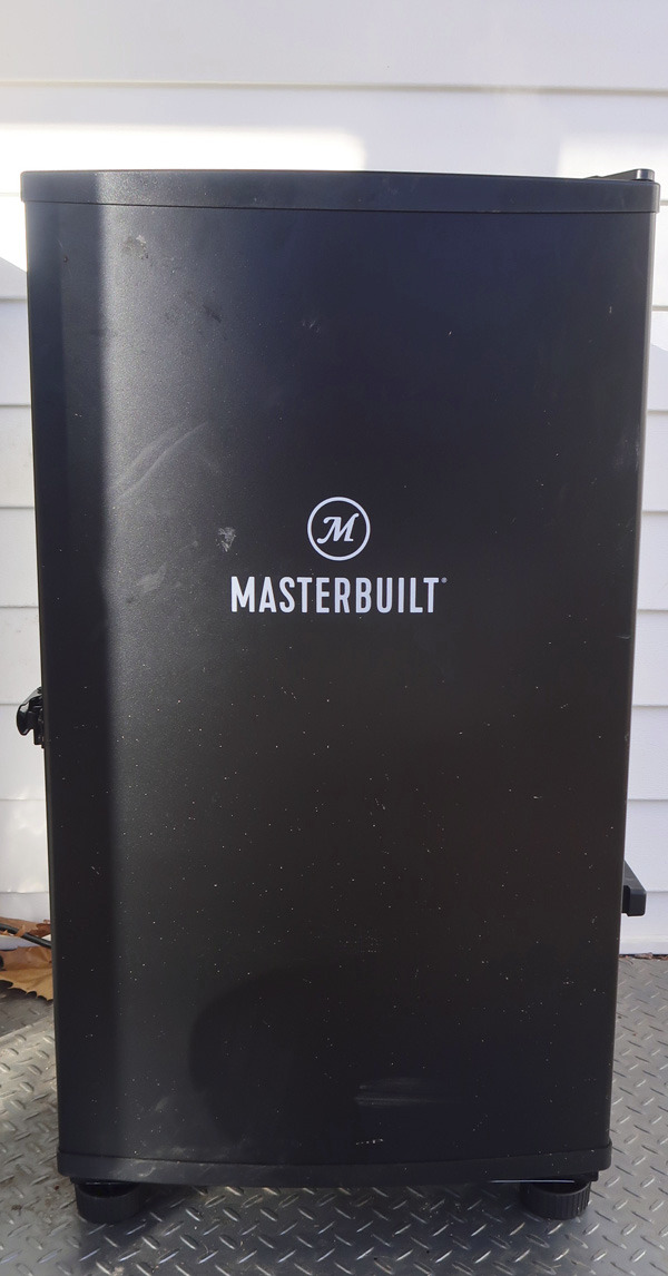 Masterbuilt 30-inch Digital Electric Vertical BBQ Smoker with Side Wood Chip Loader, Chrome Racks and 710 Cooking Square Inches customer photo 2