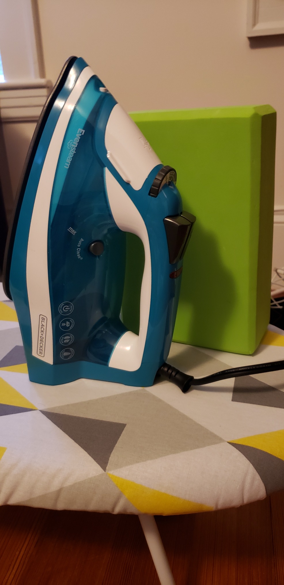 BLACK+DECKER One Step Steam Iron with Spray Mist and Steam Burst customer photo 2