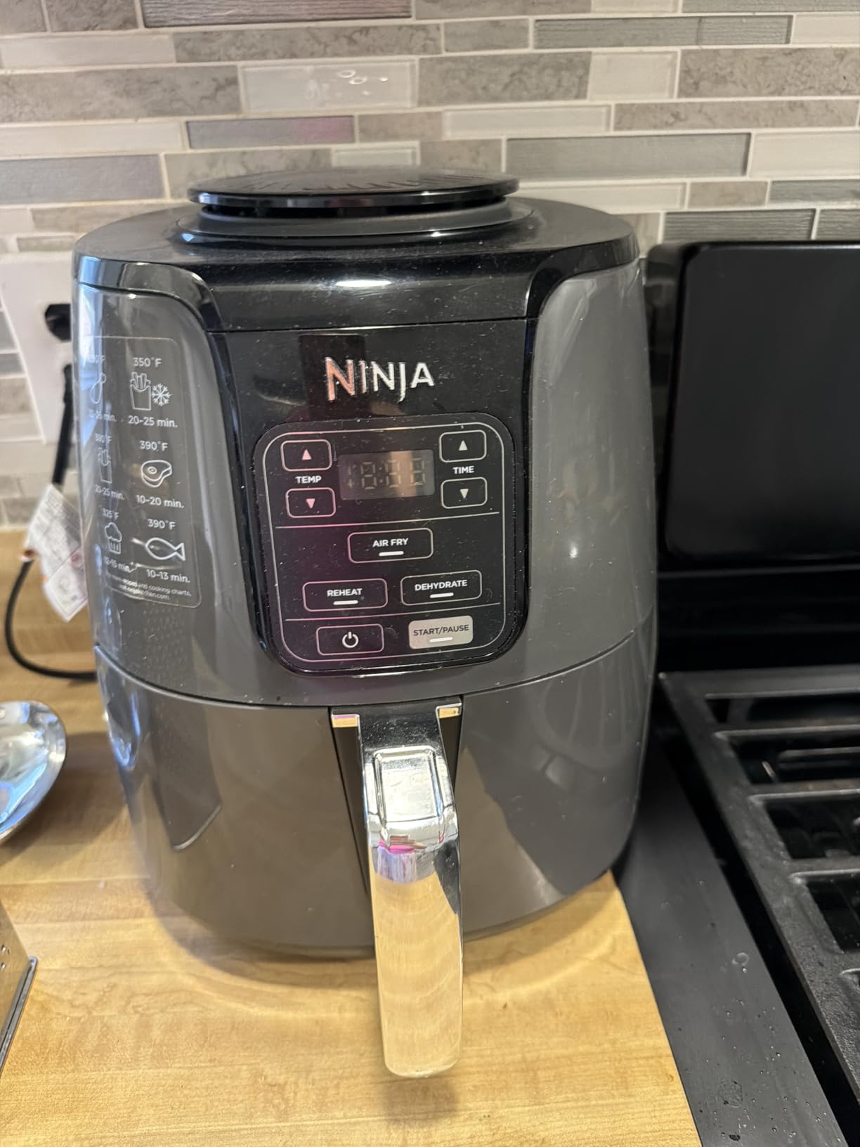 Ninja Air Fryer, 4 Qt Capacity, 4-in-1 Crisp, Roast, Reheat, and Dehydrate, Dishwasher Safe Parts, 105°F-400°F, 1550 Watt, Grey, AF101 customer photo 1