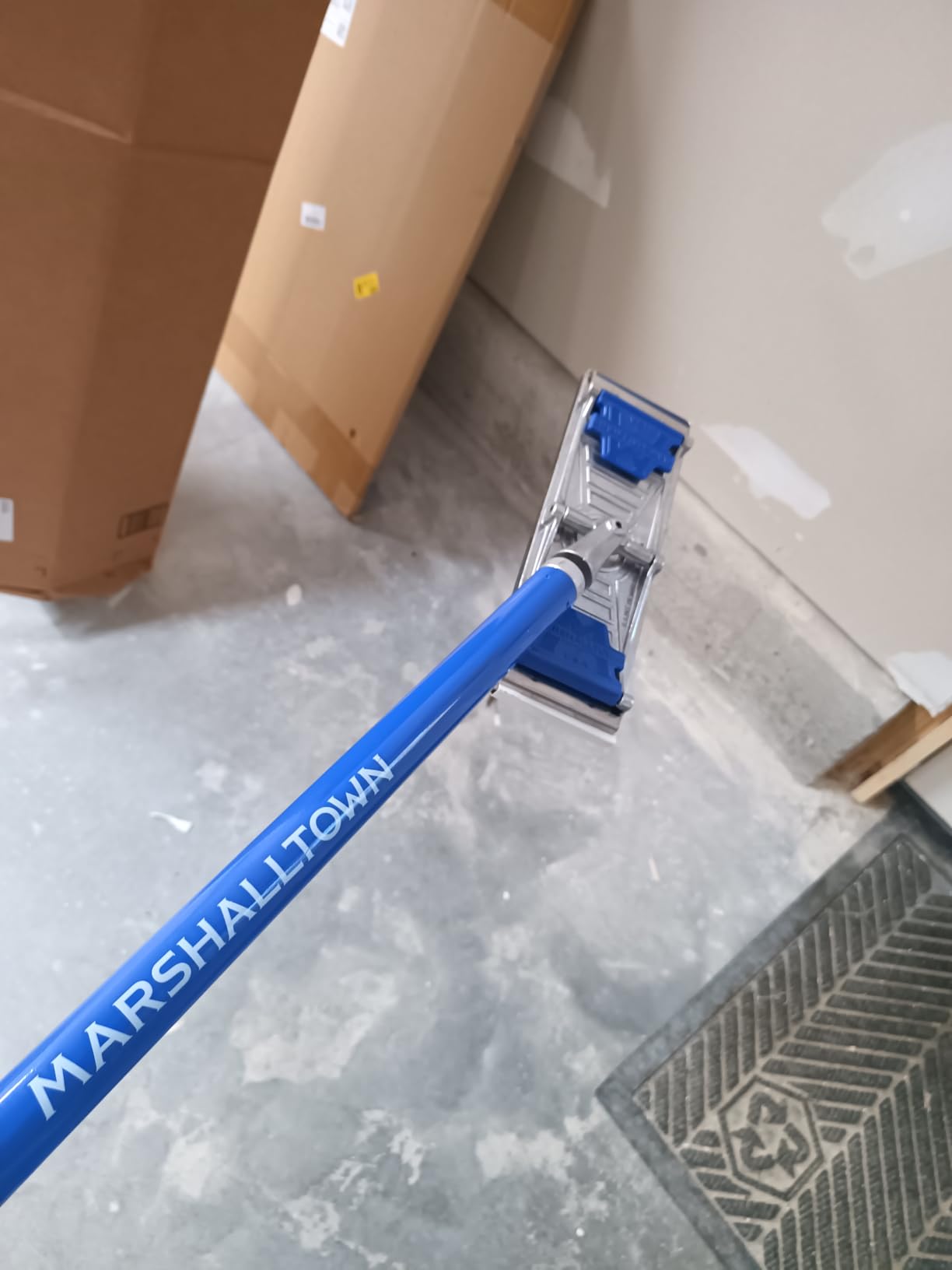 MARSHALLTOWN Pole Sander, 48 Inch Aluminum Handle, Drywall Sander | No-Slip Swivel Head, Quick-Change Clamps, Sands Drywall Joints Flush, Aluminum Body, 26B customer photo 1