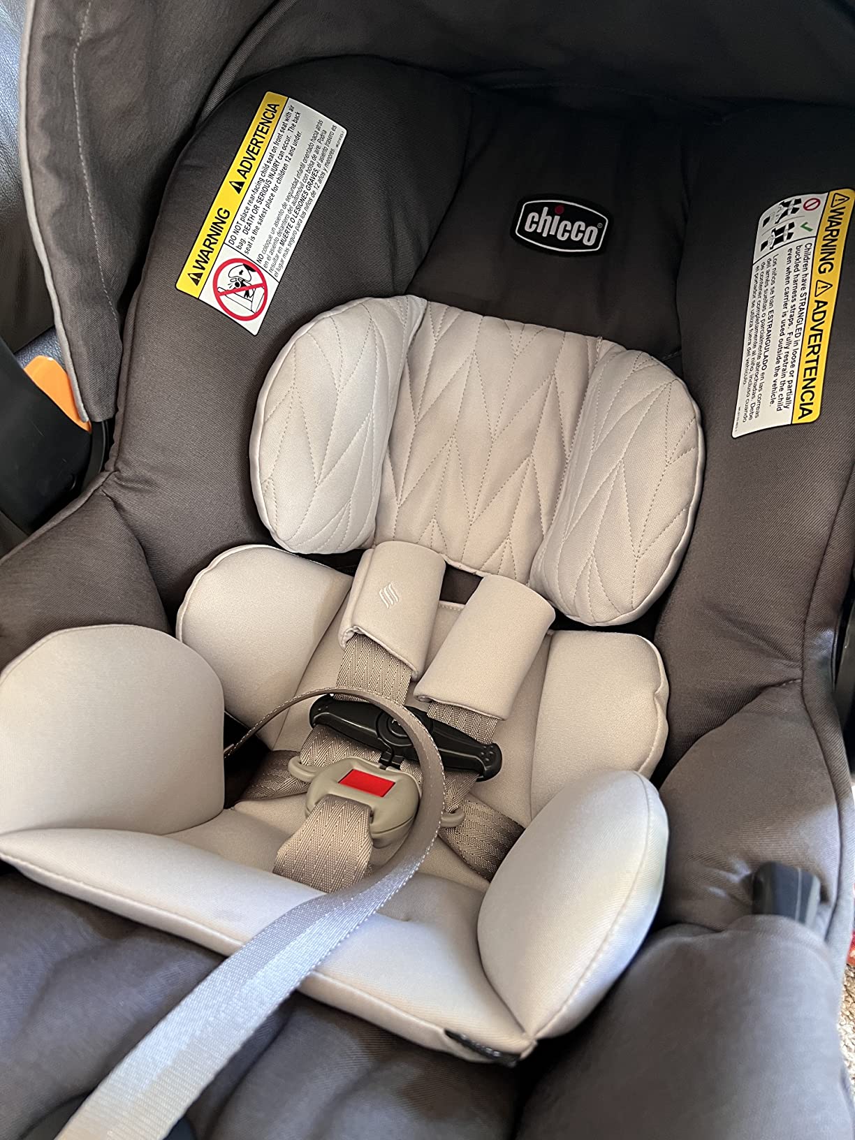 Chicco KeyFit Infant Car Seat and Base, Rear-Facing Seat for Infants 4-22 lbs., Includes Infant Head and Body Support, Compatible with Chicco Strollers, Baby Travel Gear, Encore/Black/Grey customer photo 2