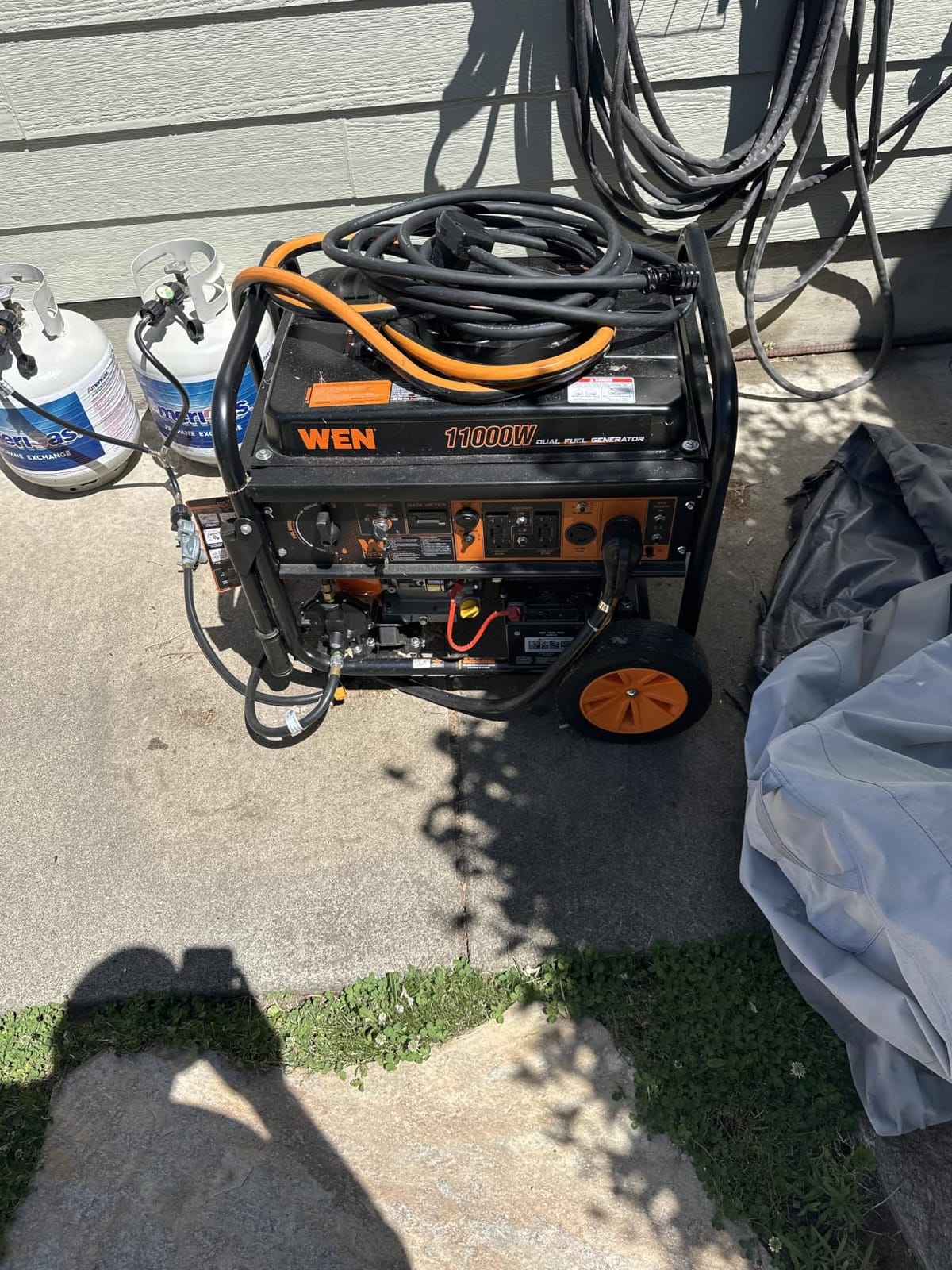 WEN 11,000-Watt 120V/240V Dual Fuel Portable Generator with Wheel Kit and Electric Start (DF1100T) customer photo 1