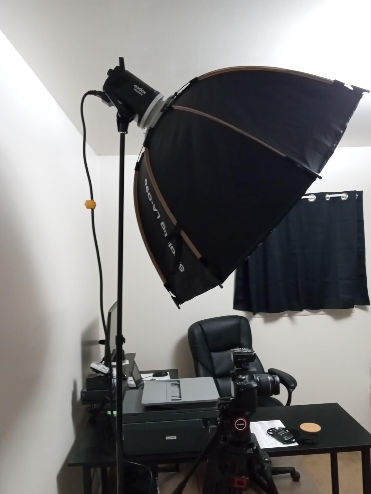 EMART 7Ft Light Stand for Photography, Speedlight, Flash, Softbox-2 Pack | Portable Photo Video Tripod Stand with Carry Case for Strobe Light, Camera, Photographic Portrait customer photo 2