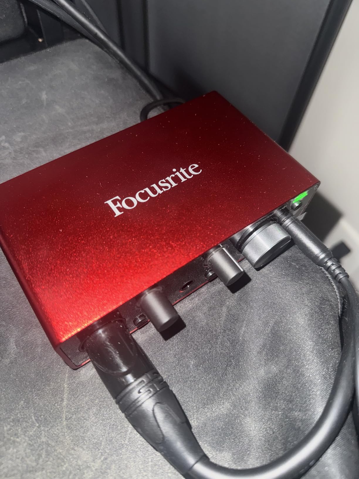 Focusrite Scarlett Solo 3rd Gen USB Audio Interface | 1 XLR Mic Preamp, 1 Hi-Z Instrument Input, 24-Bit/192kHz, 56dB Gain Range, Air Mode, macOS/Windows/iPadOS Compatible customer photo 1