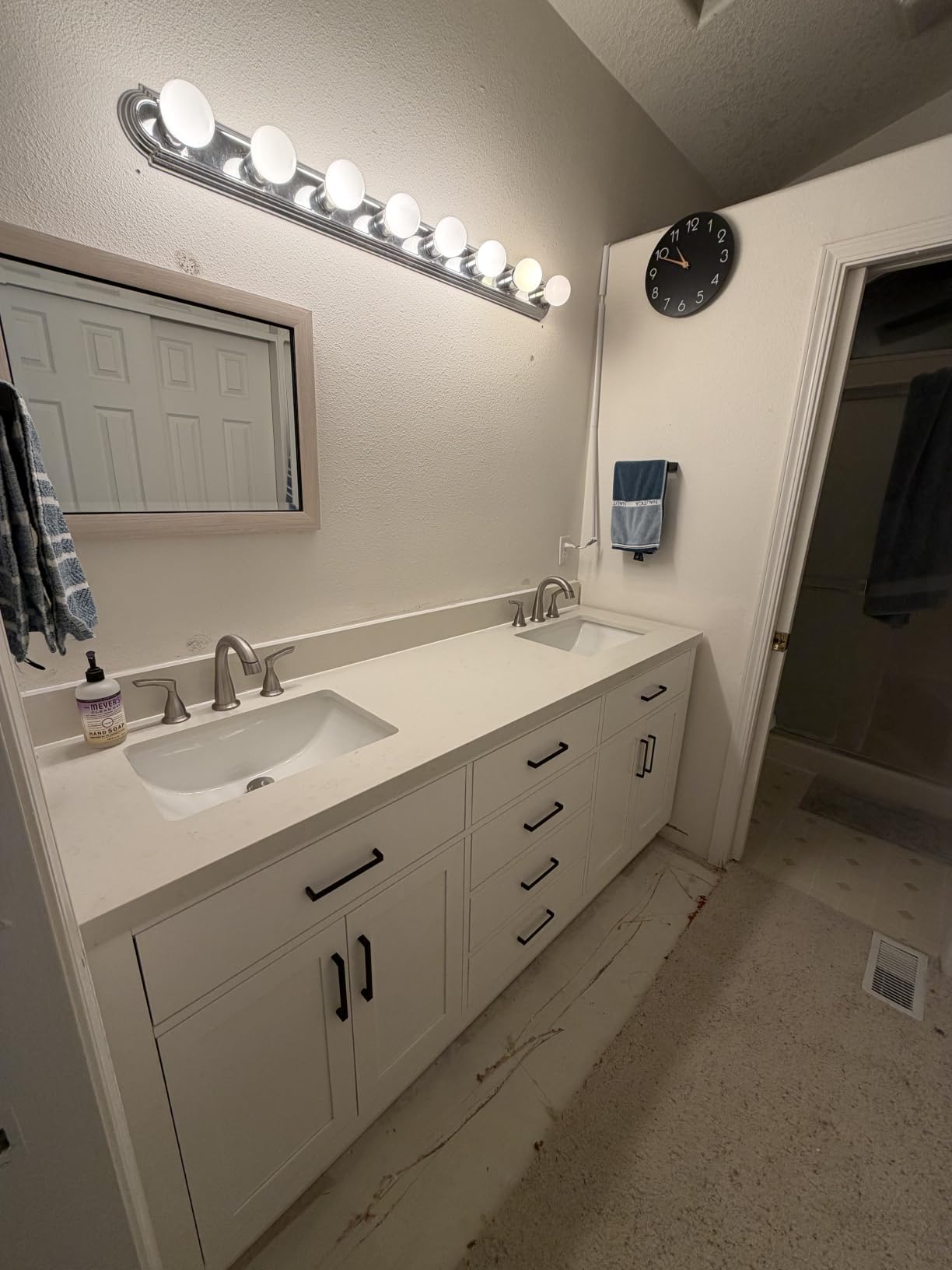 Delta Broadmoor Brushed Nickel Bathroom Faucet with Sprayer, 8 Inch 3 Hole Widespread Bathroom Sink Faucet with Pull Out Sprayer, Push-Pop Drain, SpotShield Stainless 35765LF-SPPD customer photo 2