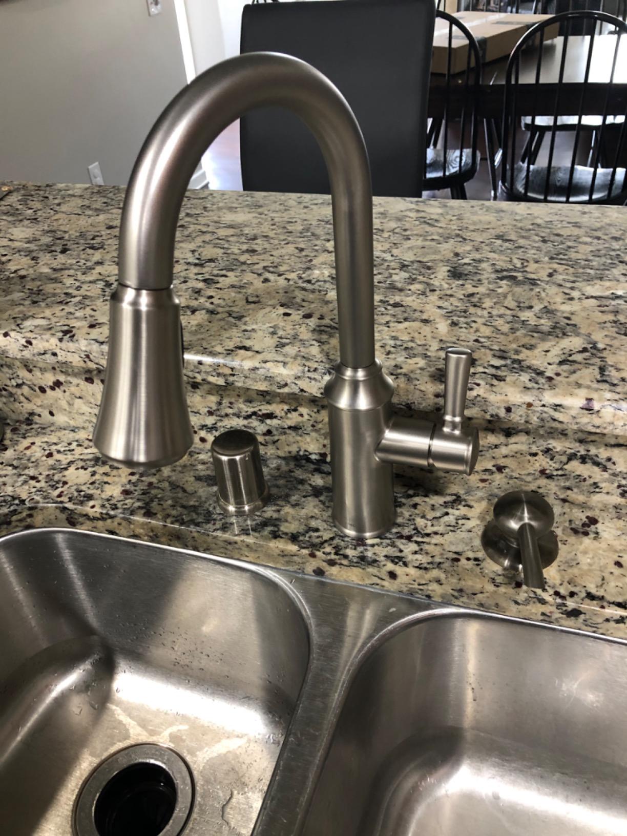 Moen Conneaut One Handle Pulldown Kitchen Sink Faucet with Reflex Docking and Power Clean, Spot Resist Stainless, 87801SRS customer photo 1
