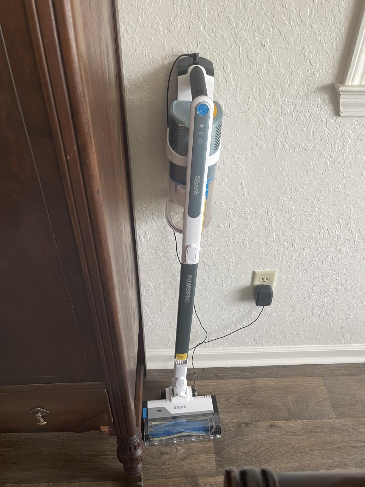 Shark Pet Cordless Stick Vacuum, Grey, IX141 customer photo 2