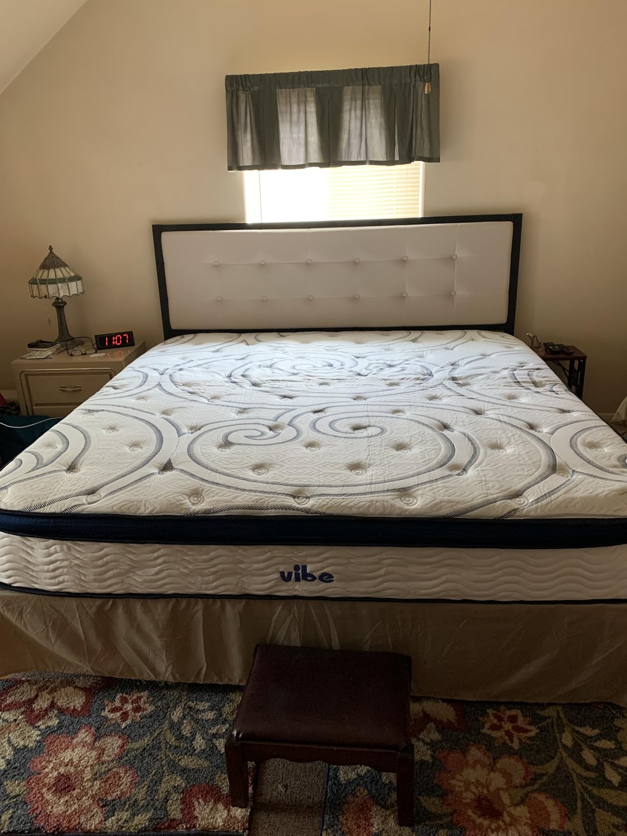 Vibe Quilted Hybrid Mattress, 12-Inch Innerspring and Pillow Top Gel Memory Foam Mattress, Fiberglass Free, CertiPUR-US Certified Bed in a Box, Queen customer photo 1
