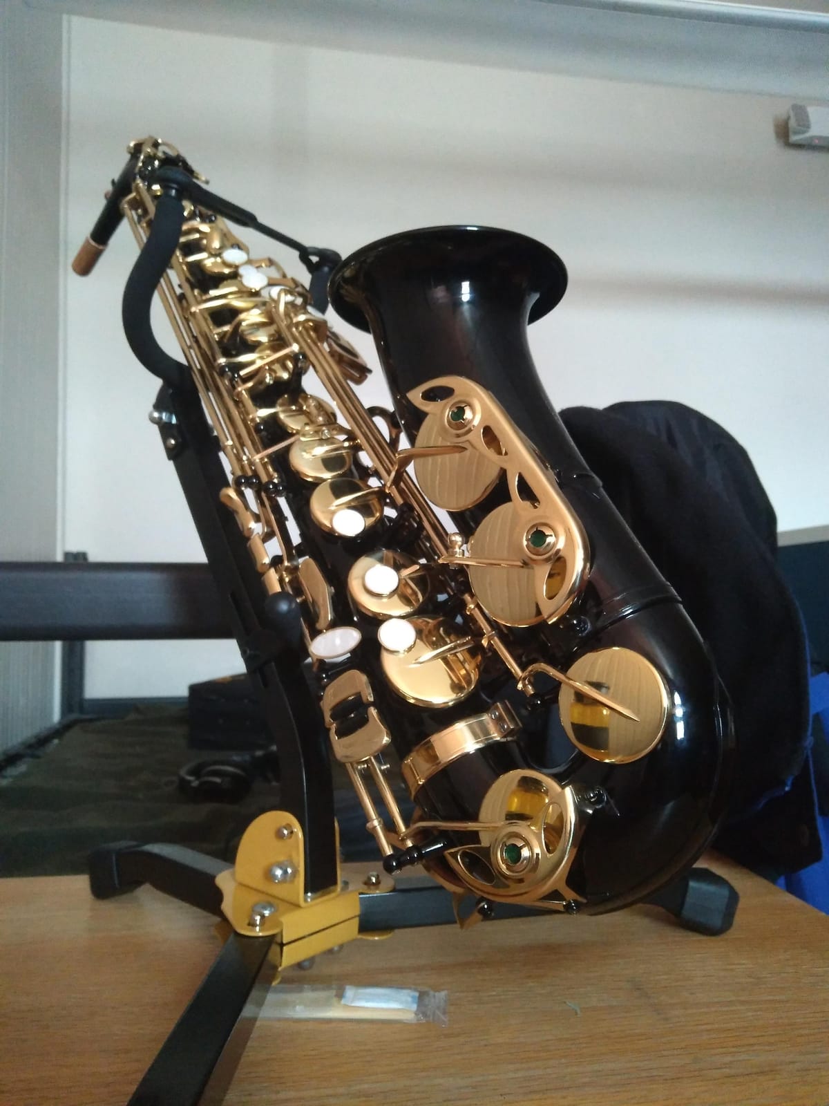Glarry Student Alto Eb E-flat SAX Saxophone Gold Lacquer SAX Beginners Kit with Case, Reeds,Mouth Piece, Soft Cleaning Cloth and Rod,Gloves (Black) customer photo 1