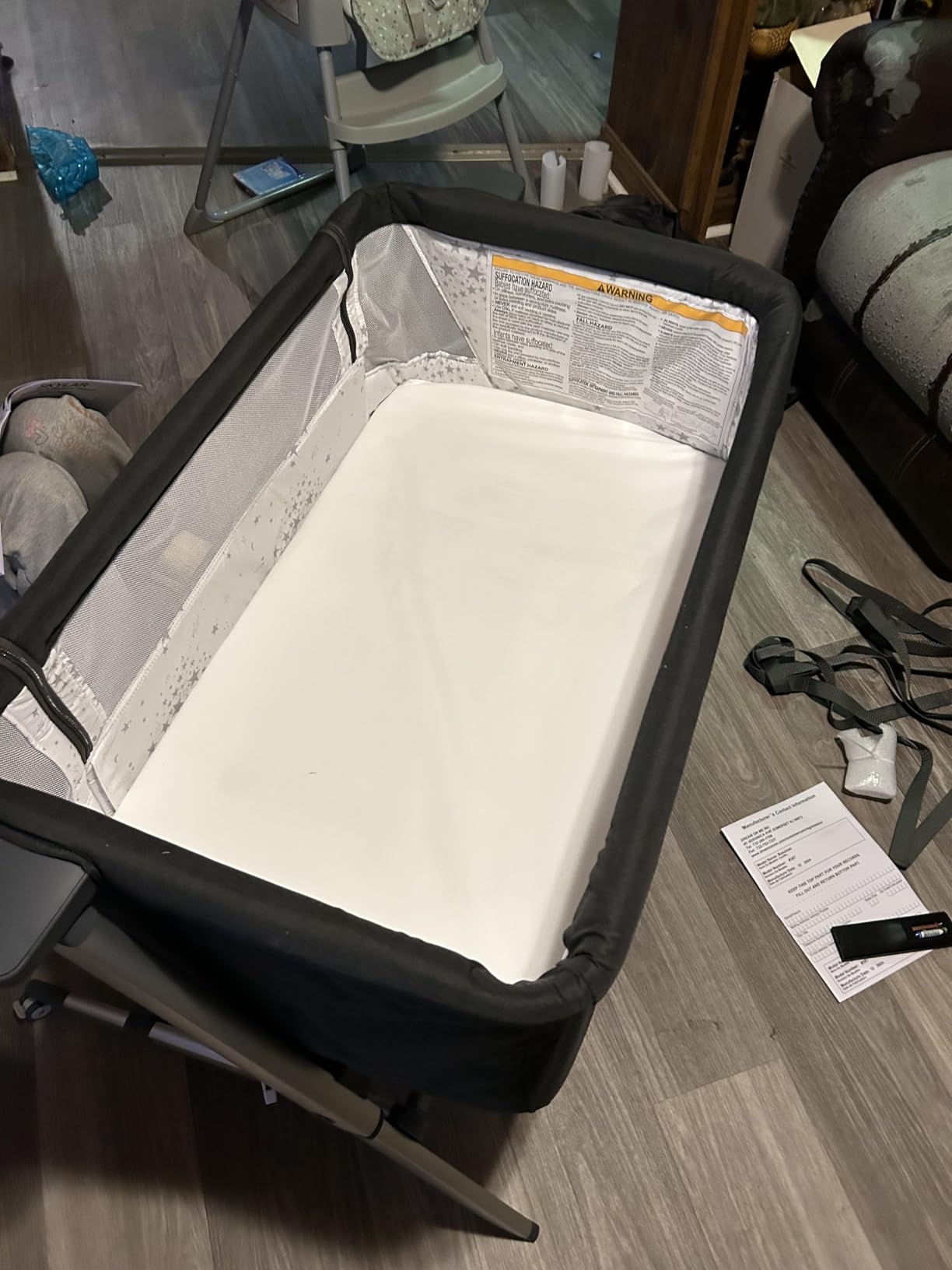 Dream On Me Skylar Bassinet and Bedside Sleeper, Adjustable Heights, Breathable Mesh Sides, Plush Mattress Pad, Wheels with Safety Locks & Tool-Free Assembly, Compact Fold & Travel Bag - Grey customer photo 2