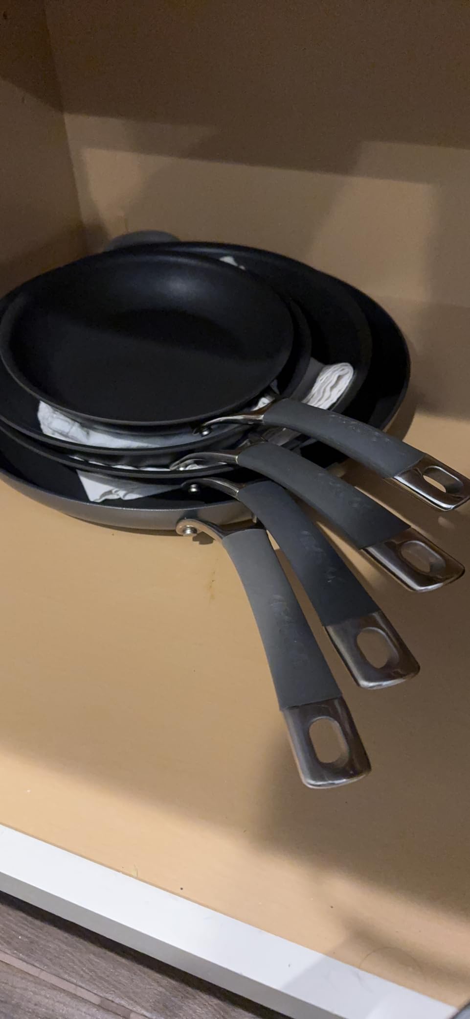 Circulon Radiance Nonstick Pots and Pans Set, 10-Piece, Hard-Anodized customer photo 1