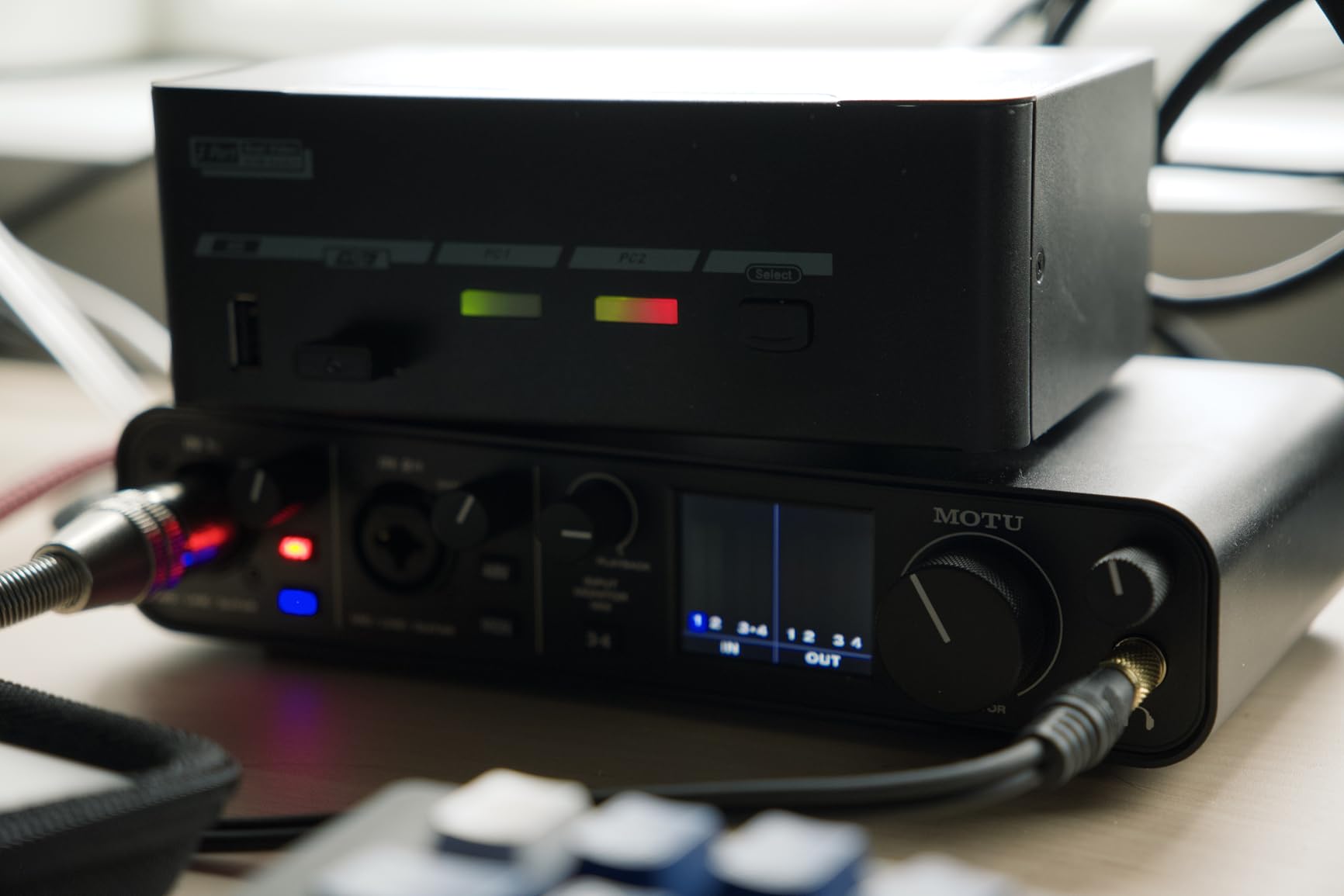 Motu M4 4x4 USB-C Audio Interface | Recording, mixing and podcasting with 4x4 USB-C connectivity, MIDI I/O and low latency monitoring customer photo 1