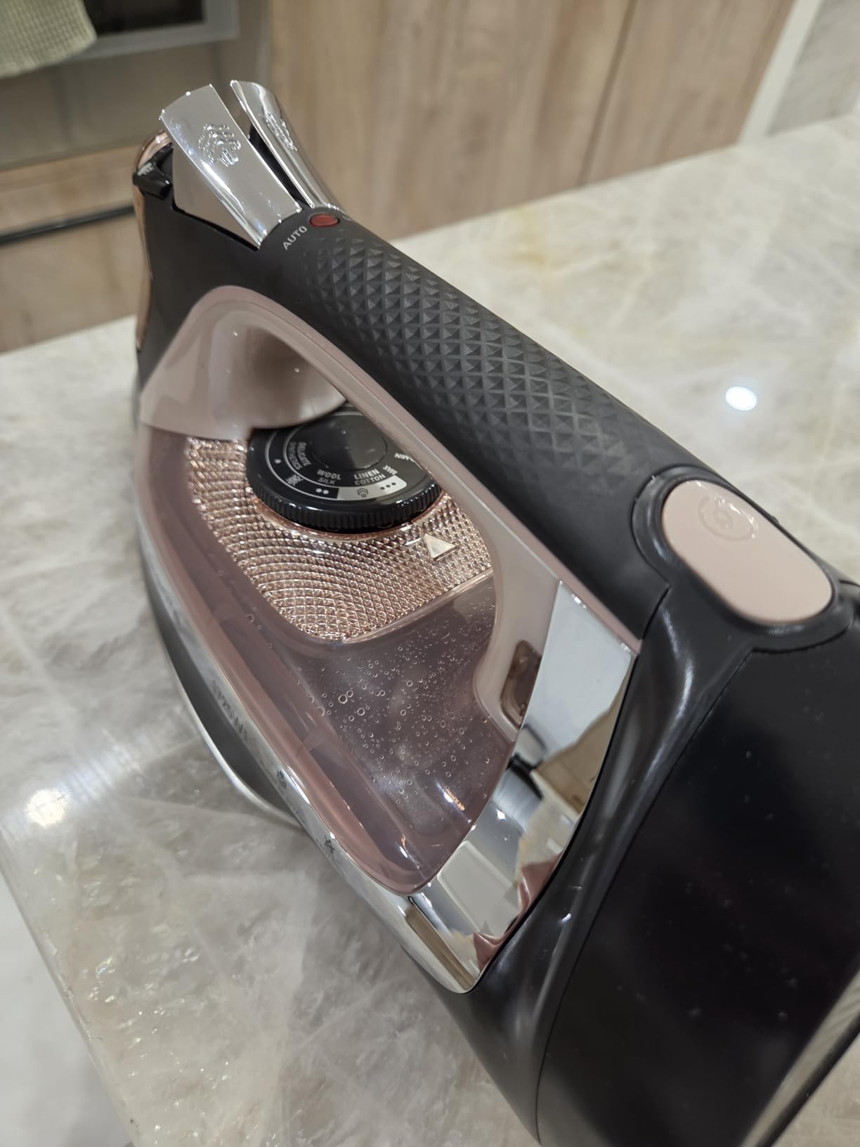 Rowenta AccessSteam Cordreel Steam Iron for Clothes, Anti-Drip Protection, Clothes Iron with Steamer, DW2459U1 customer photo 1