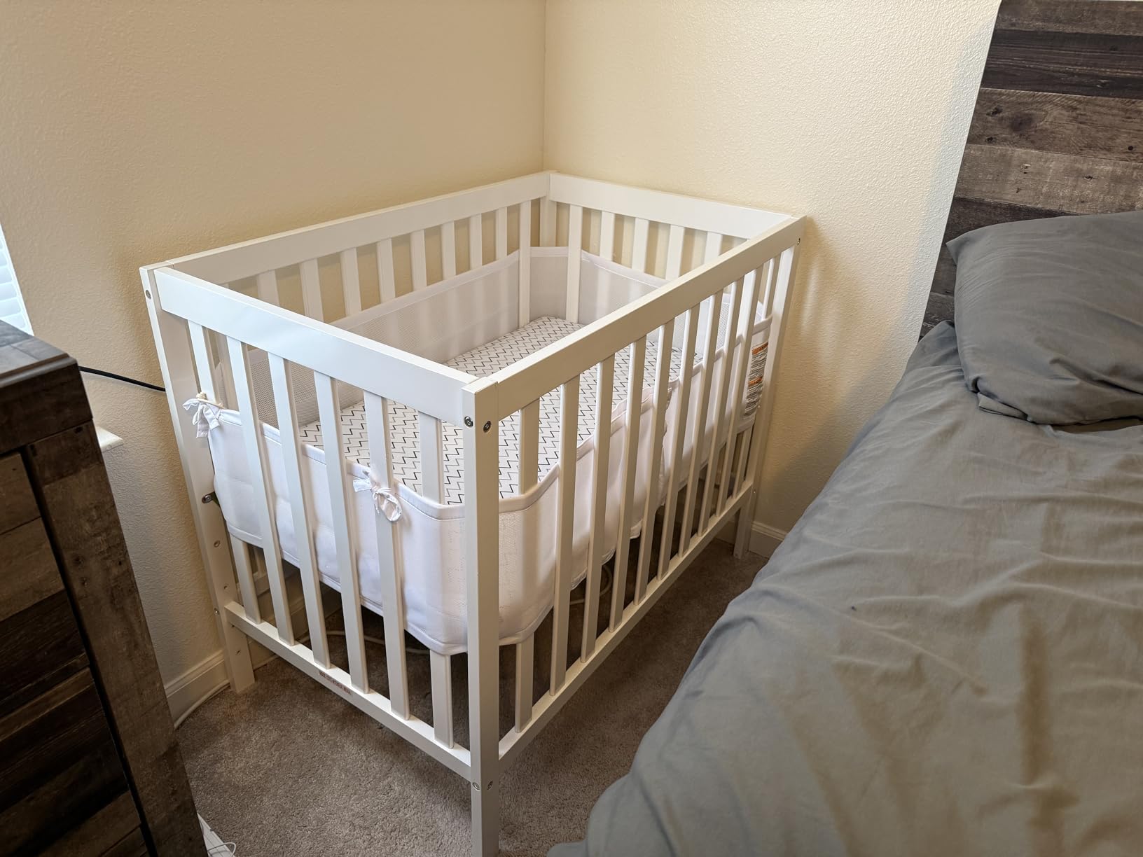 Dream On Me Edgewood 4-in-1 Mini Crib, Converts to Twin, GREENGUARD Gold | Includes Mattress Pad, 3-Position Mattress Support, BSA Verified, ASTM/CPSC Tested, 50 Lb Limit, Non-Toxic Finish, White customer photo 1