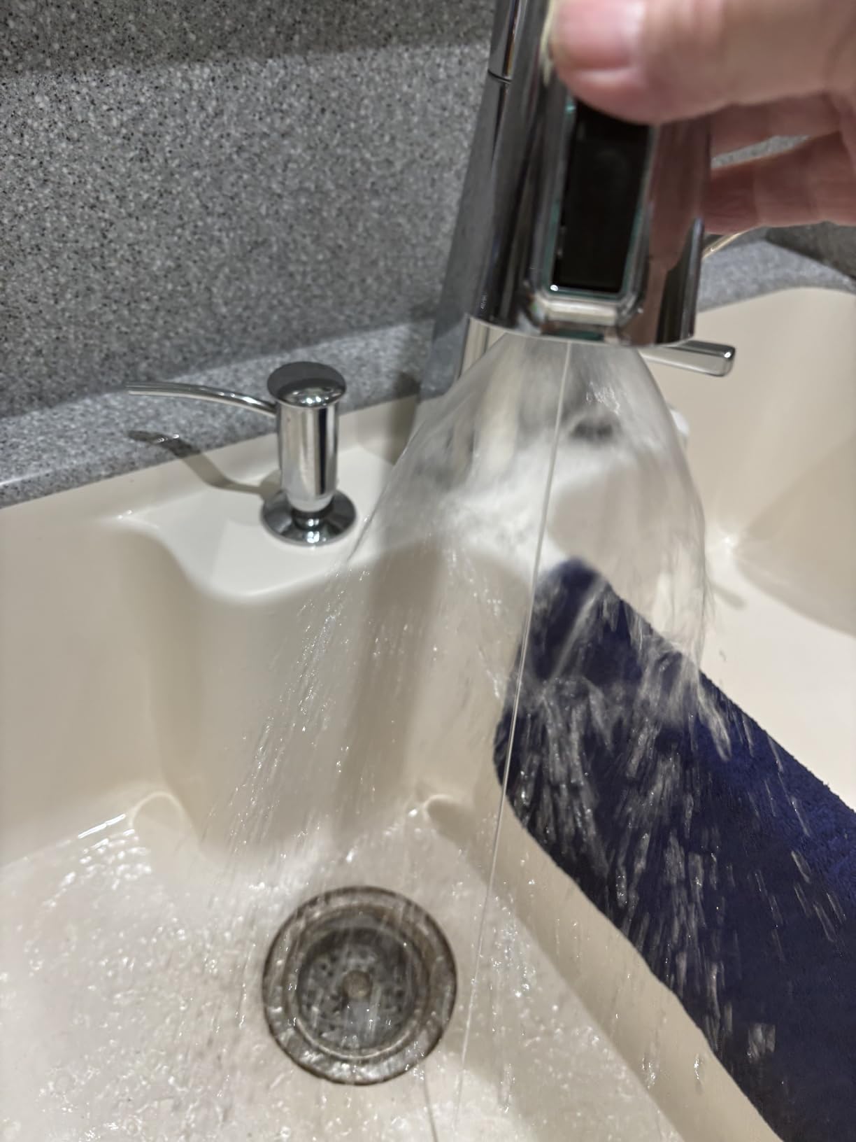 Delta Lenta Brushed Nickel Kitchen Faucet with Pull Down Sprayer, Modern Single Hole Kitchen Sink Faucet, Single Handle, SpotShield Stainless 19802Z-SP-DST customer photo 1