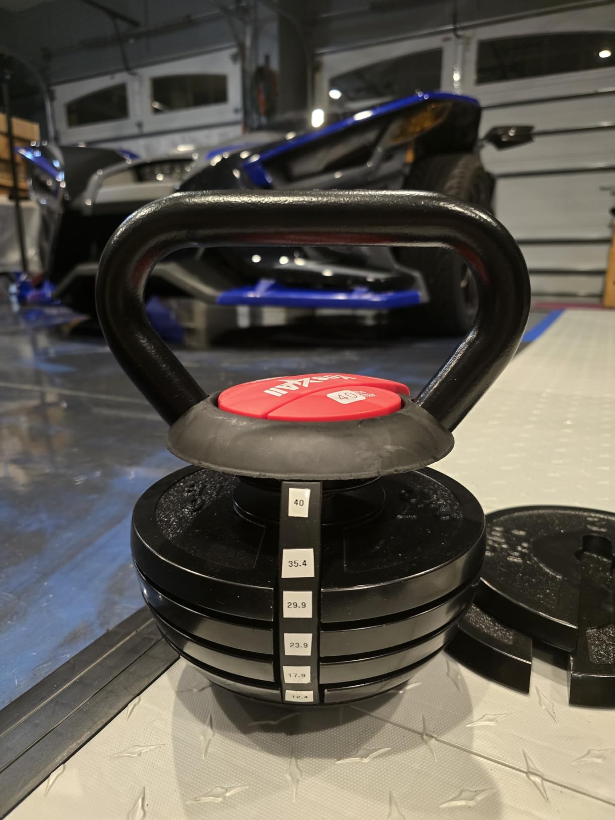 Yes4All Adjustable Kettlebell Set, 20-40 LB Weight Set, Solid Cast Iron Handle with Spacer Disks & Secure Lock, Space-Saving Kettlebell for Home Gym Strength Training, Black customer photo 1
