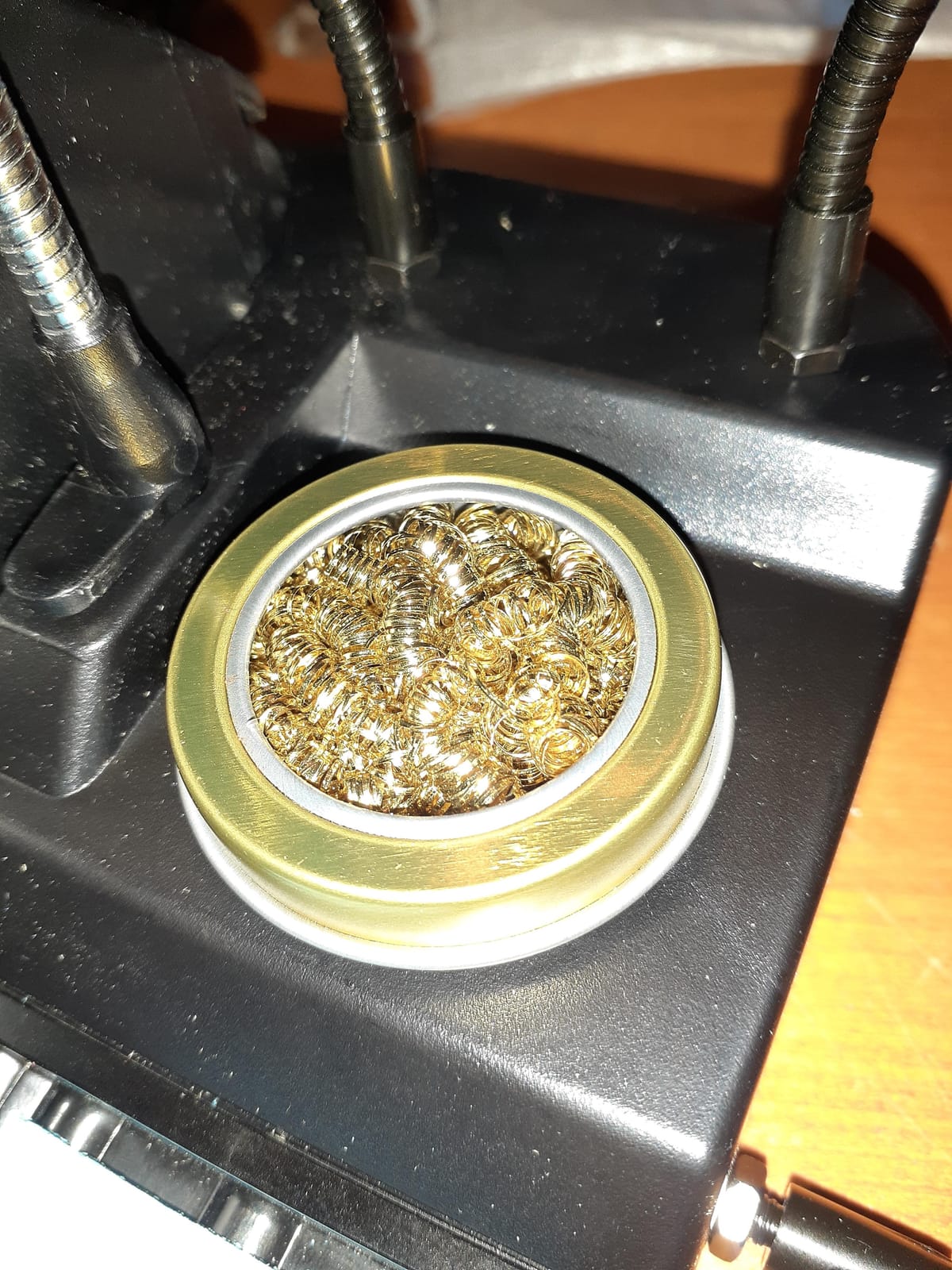 X-Tronic 3060-PRO • 75W Soldering Iron Station Kit • 5 Extra Tips • Mini Mag Lamp • 4 Helping Hands • Solder Sucker • Tweezers • 50g Solder • Brass Sponge w/Flux • Sleep Func, °C/°F, 3 Temp Presets! customer photo 1