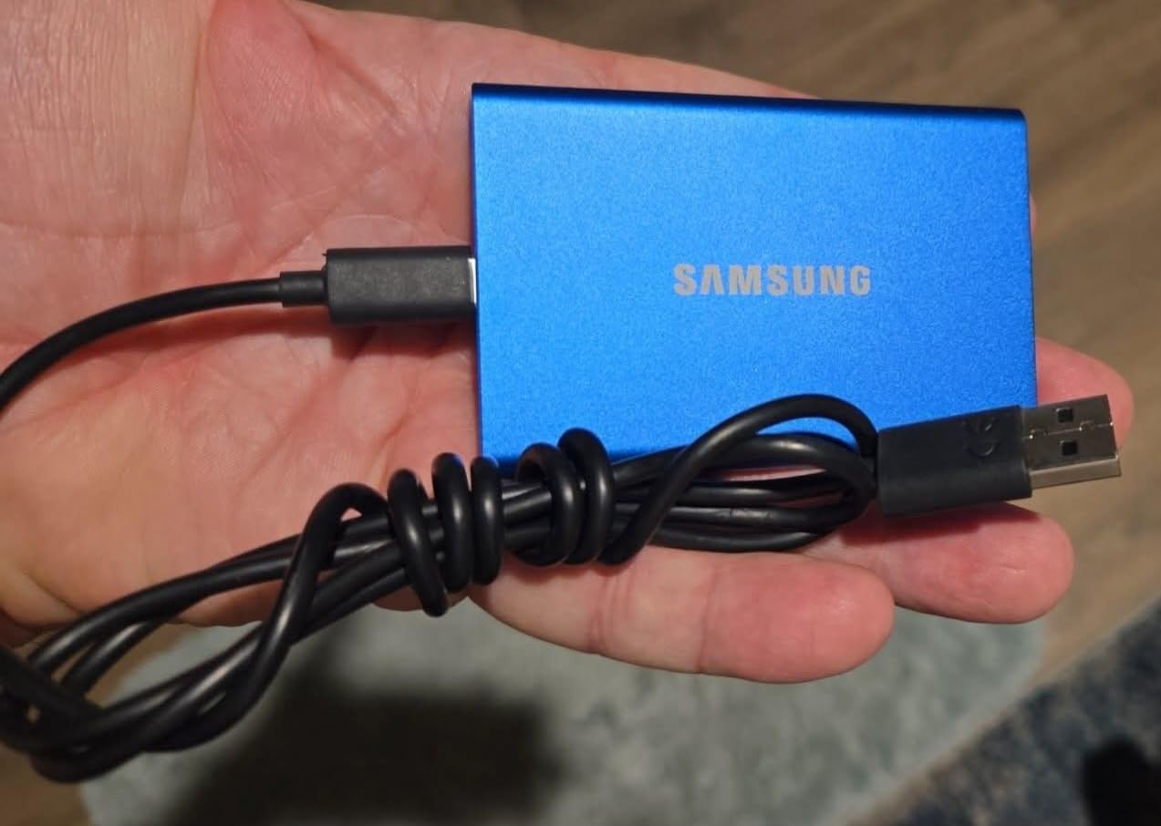 Samsung T7 Portable SSD 1TB Titan Gray, USB 3.2 Gen 2, Up to 1,050MB/s customer photo 2