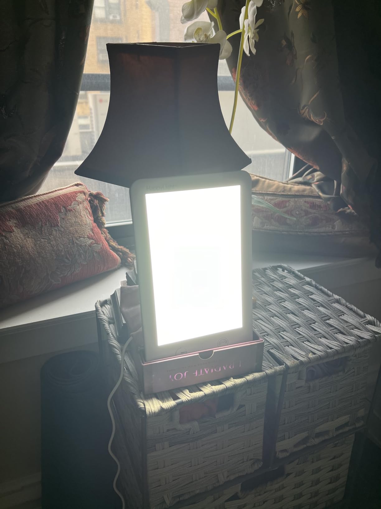 Verilux HappyLight Lumi Plus - Light Therapy Lamp with 10,000 Lux, UV-Free, LED Bright White Light with Adjustable Brightness, Countdown Timer, & Detachable Stand - Boost Mood, Sleep, and Focus customer photo 2