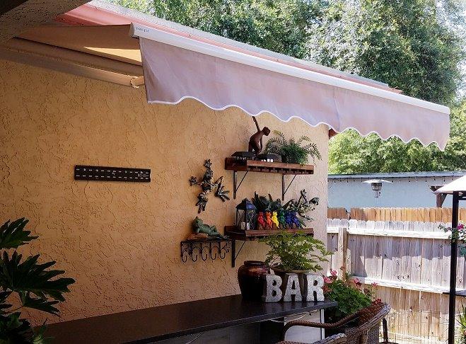Tangkula 10 Ft x 8.2 Ft Retractable Awning, Aluminum Patio Sun Shade w/Crank Handle and Water-Resistant Polyester, Outdoor Manual Retractable Awning Cover Shelter customer photo 1