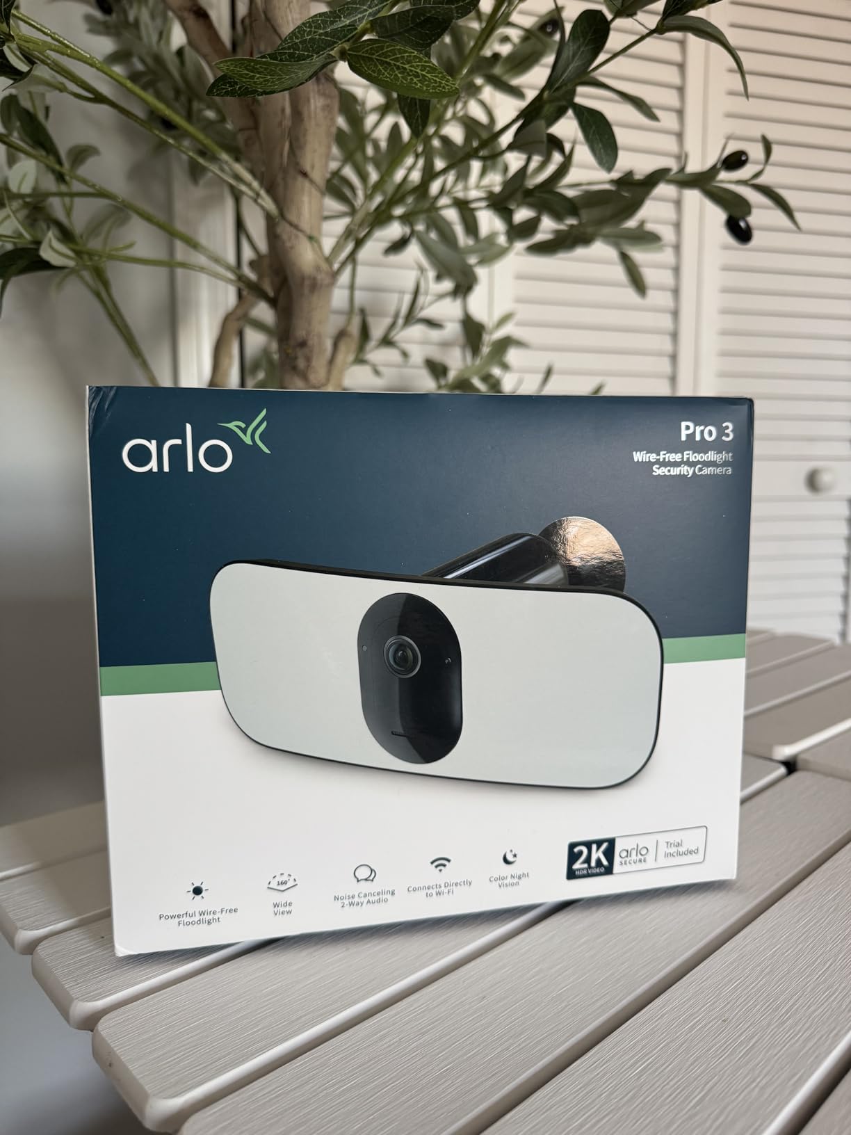 Arlo Wireless Floodlight Security Camera 2K HDR - 1-Cam customer photo 1