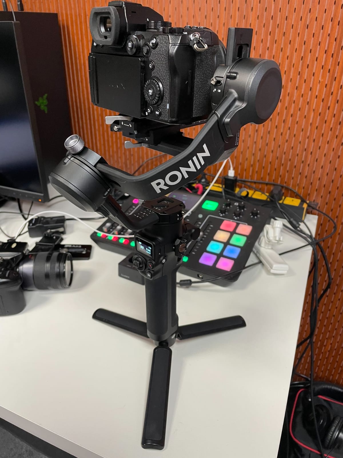 DJI RSC 2 - 3-Axis Gimbal Stabilizer for DSLR and Mirrorless Camera, Nikon, Sony, Panasonic, Canon, Fujifilm, 6.6 lb Payload, Foldable Design, Vertical Shooting, OLED Screen, Black | Supports Up to 6.6 Lb, Foldable Design, 1-Inch OLED Screen, Portrait Mode, 14-Hour Battery customer photo 2