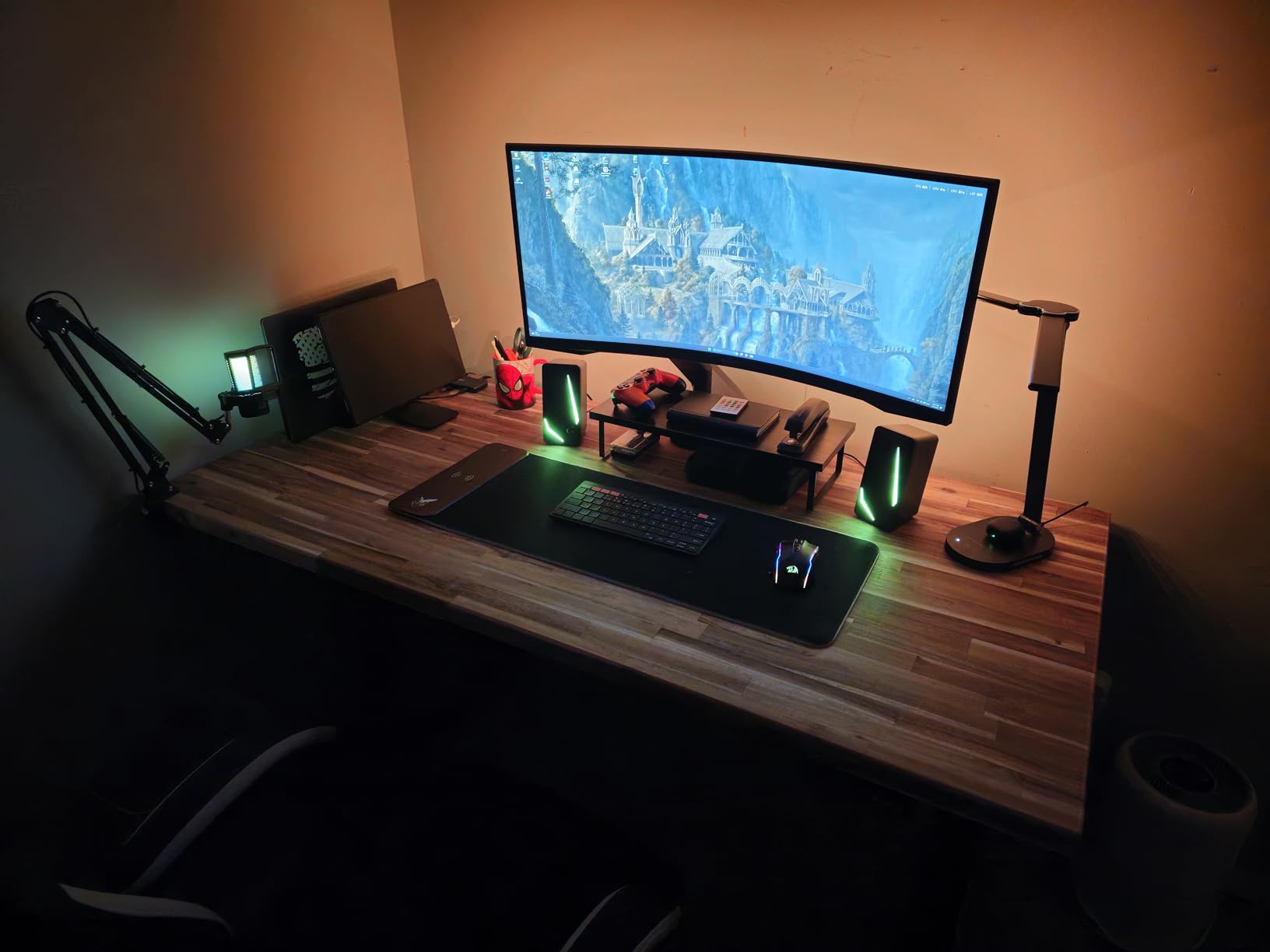 Samsung 34' Odyssey G5 Ultra-Wide Gaming Monitor with 1000R Curved Screen, 165Hz, 1ms, FreeSync Premium, Large Display, Eye Comfort, WQHD (LC34G55TWWNXZA) customer photo 1