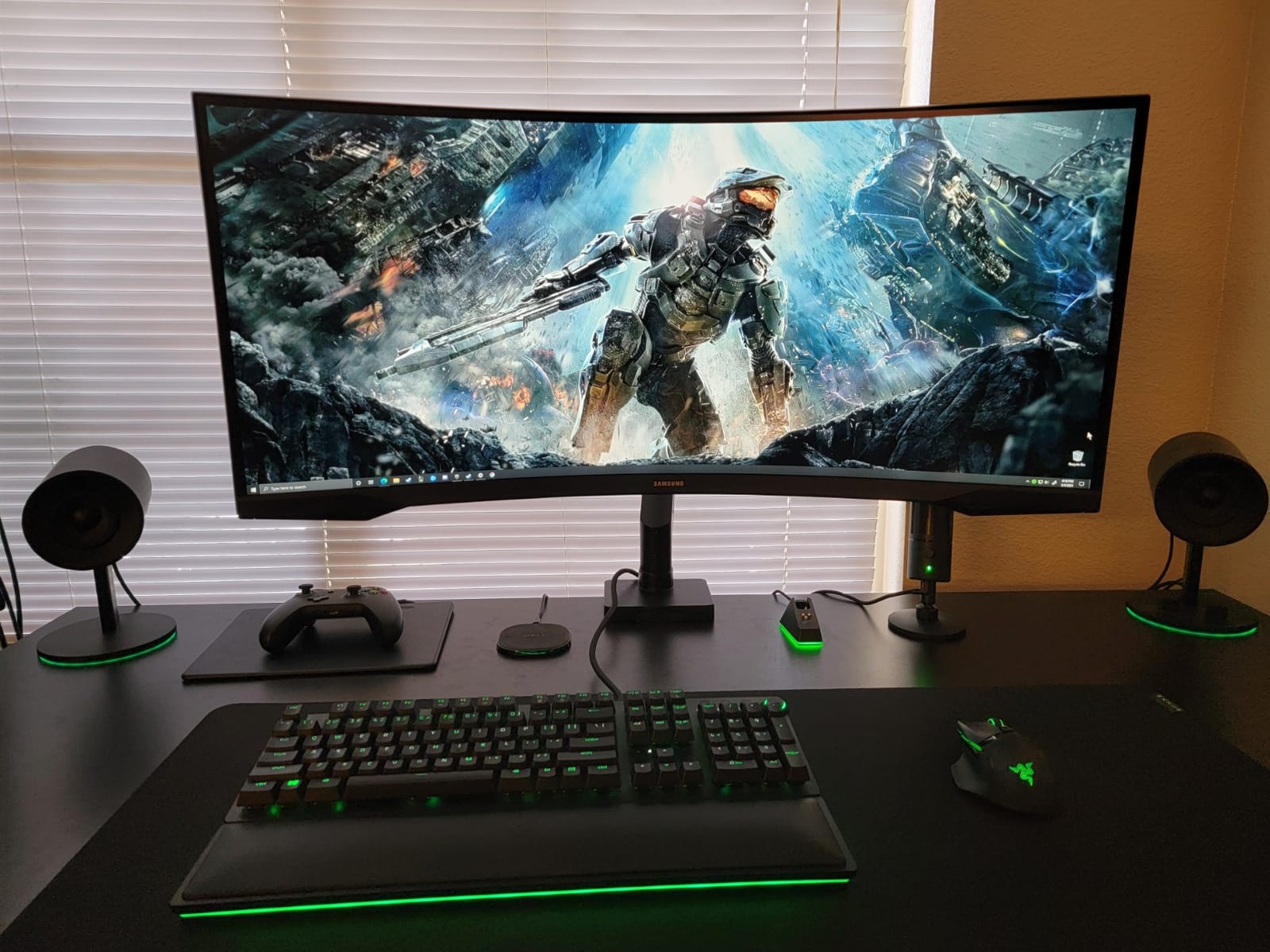 Samsung 34' Odyssey G5 Ultra-Wide Gaming Monitor with 1000R Curved Screen, 165Hz, 1ms, FreeSync Premium, Large Display, Eye Comfort, WQHD (LC34G55TWWNXZA) customer photo 2