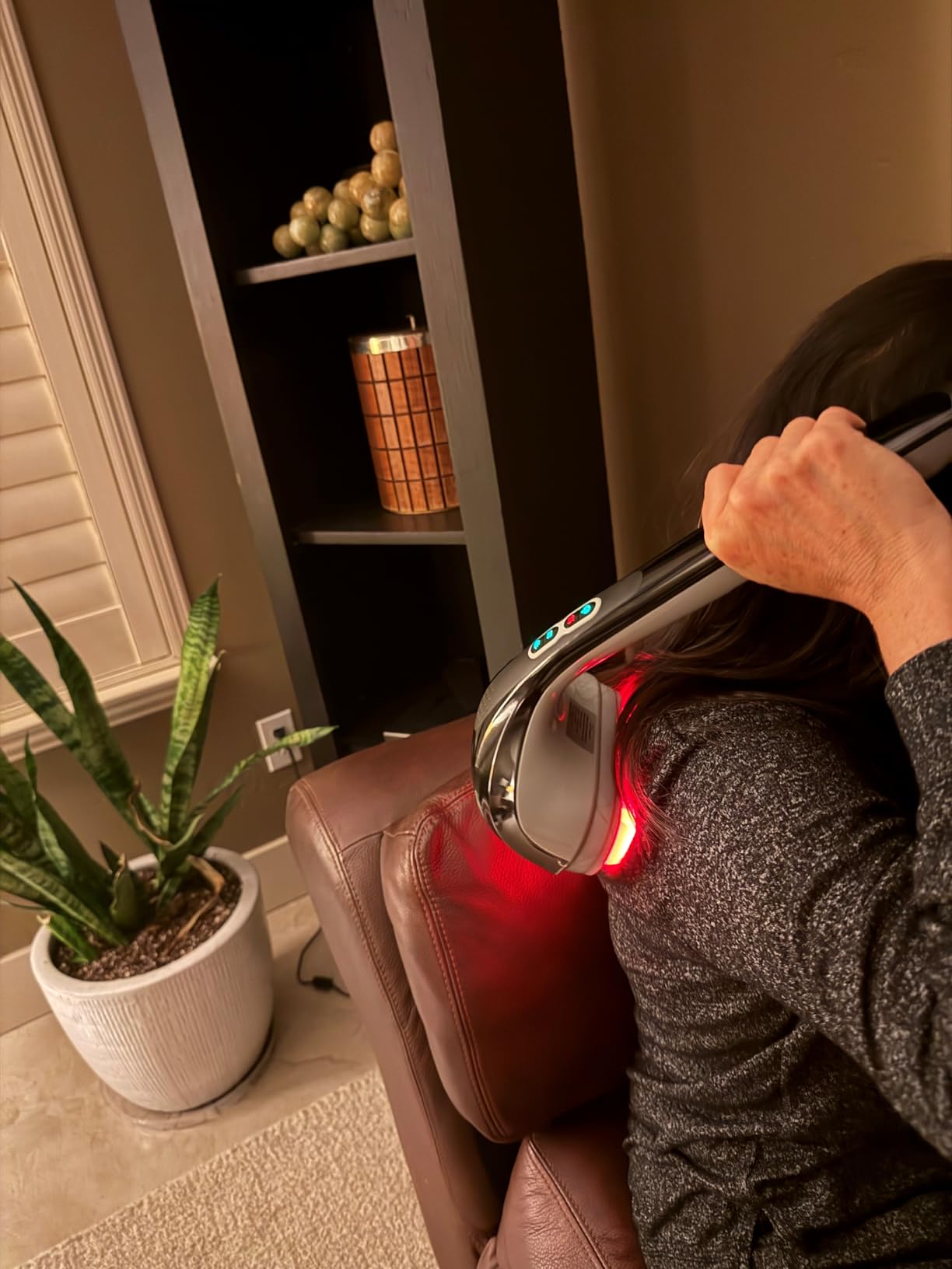 Snailax Cordless Handheld Back Massager with Heat, Deep Tissue Percussion Massager, 3 Sets of Dual Pivoting Heads, Rechargeable Hand Held Massager for Neck, Back Shoulder, Calf, Legs customer photo 1