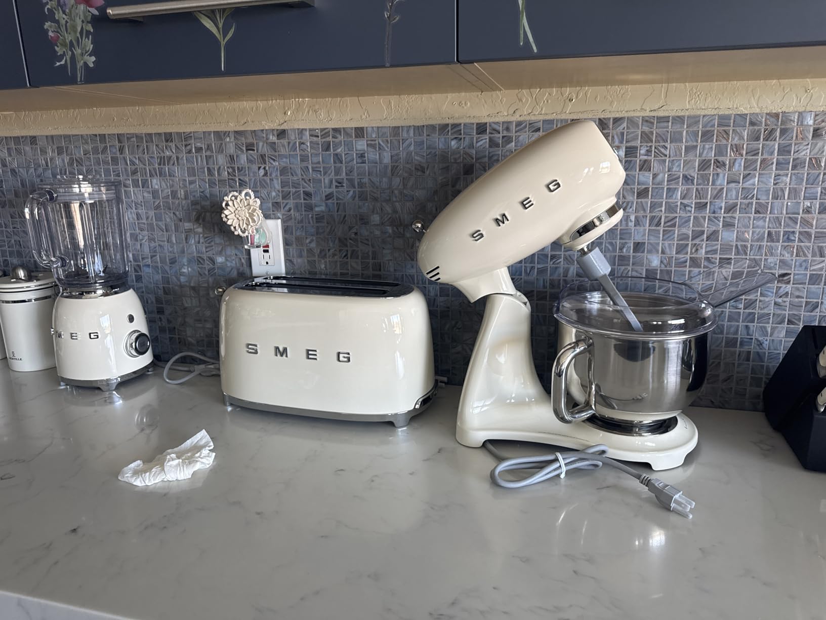 SMEG SMF03 Stand Mixer - 5 Qt Tilt-Head Mixer with Stainless Steel Bowl, 10 Speeds, Retro 50s Vintage Style - Black customer photo 1
