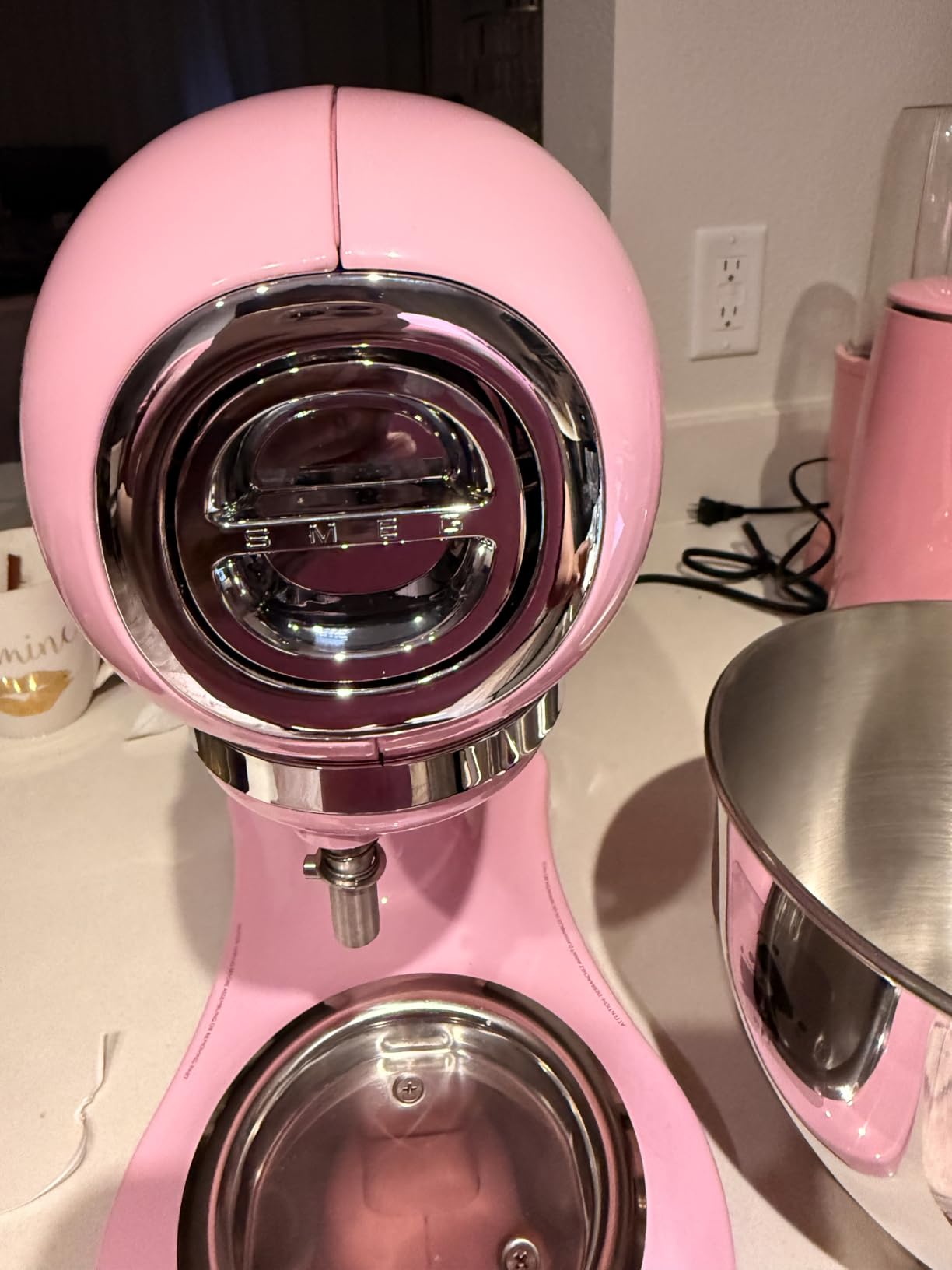 SMEG SMF03 Stand Mixer - 5 Qt Tilt-Head Mixer with Stainless Steel Bowl, 10 Speeds, Retro 50s Vintage Style - Black customer photo 2