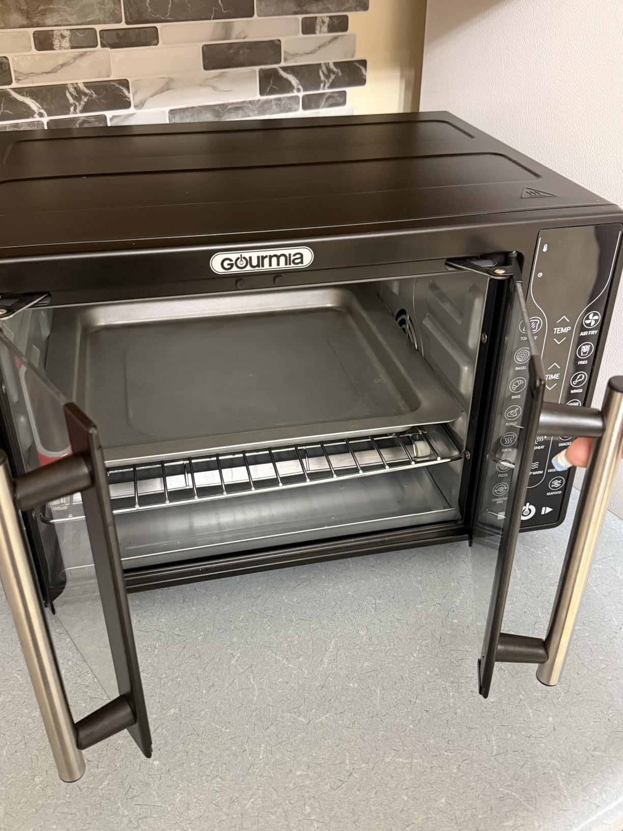 Gourmia French Door Air Fryer Toaster Oven - 6-Slice Capacity, FryForce 360, Digital Display with 17 Cooking Presets, Black customer photo 1