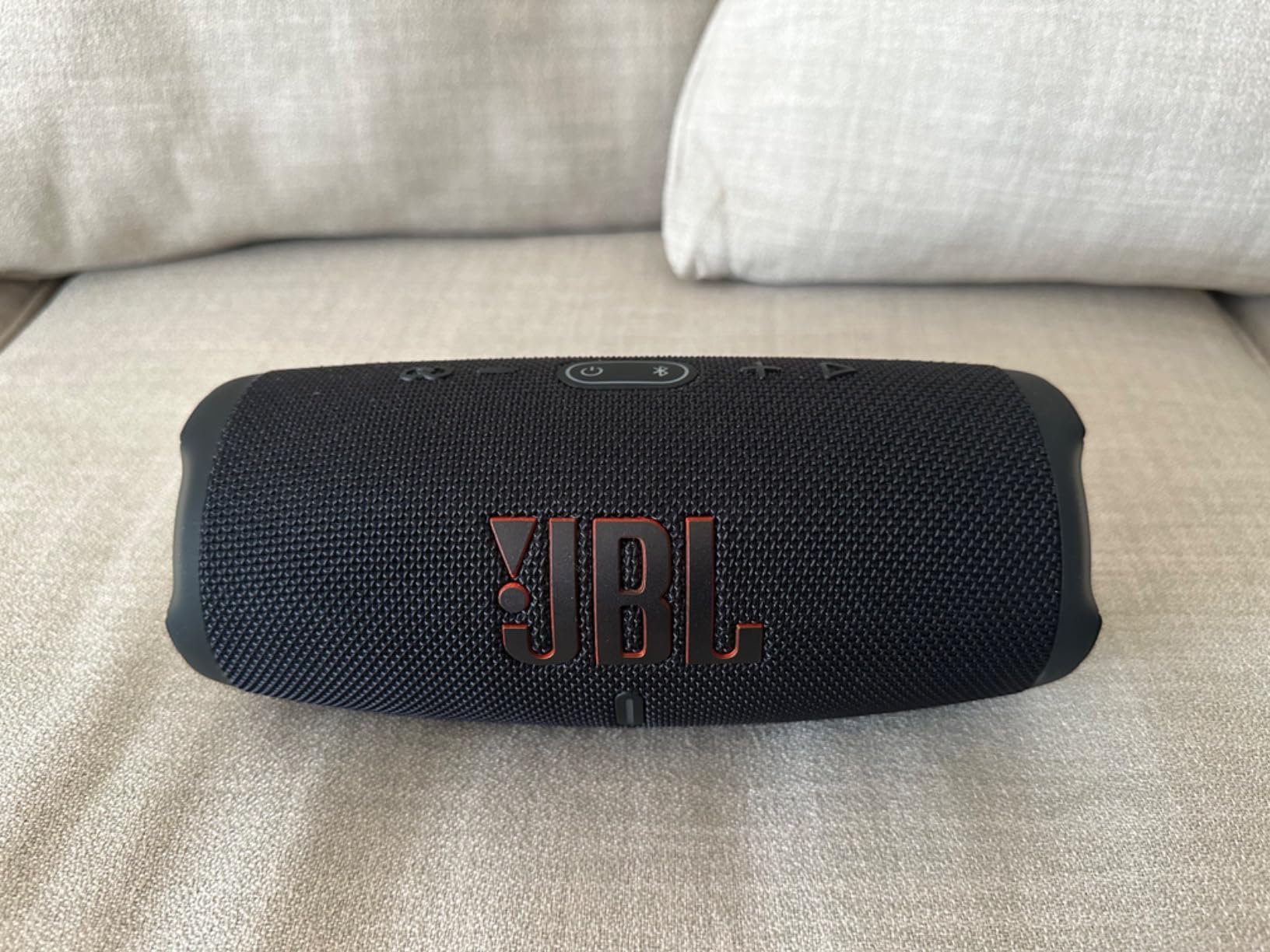 JBL CHARGE 5 - Portable Waterproof (IP67) Bluetooth Speaker with Powerbank USB Charge out, 20 hours playtime, JBL Partyboost (Black) customer photo 1