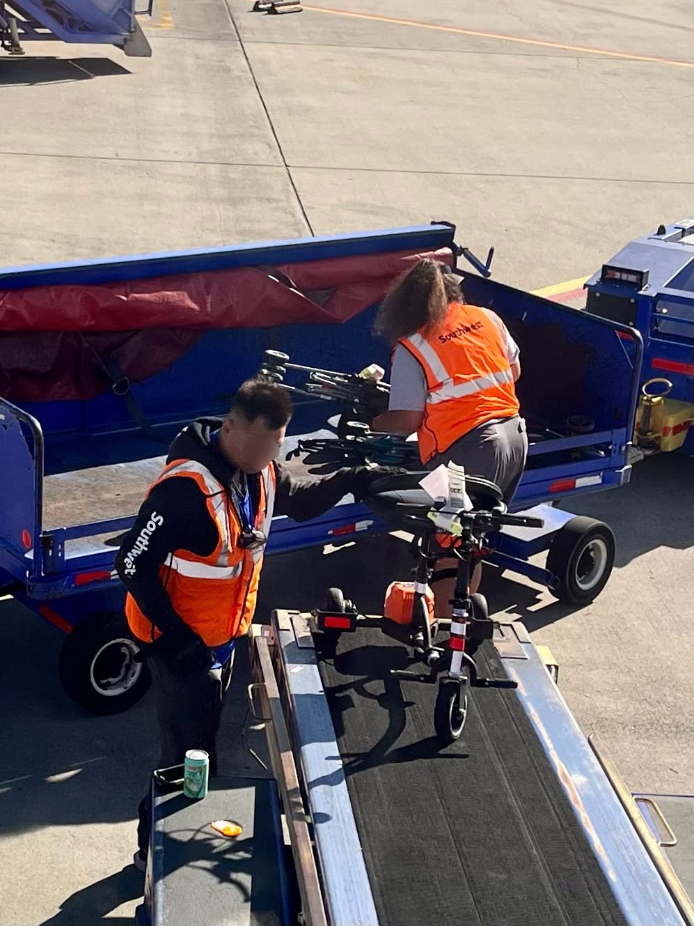 SuperHandy Passport Mobility Scooter for Adults - Foldable, 3 Wheel, Airline Travel Friendly - 13 Mile Range, Includes 2 Removable 44.4V Lithium-ion Batteries & Charger (275 Lbs) customer photo 1