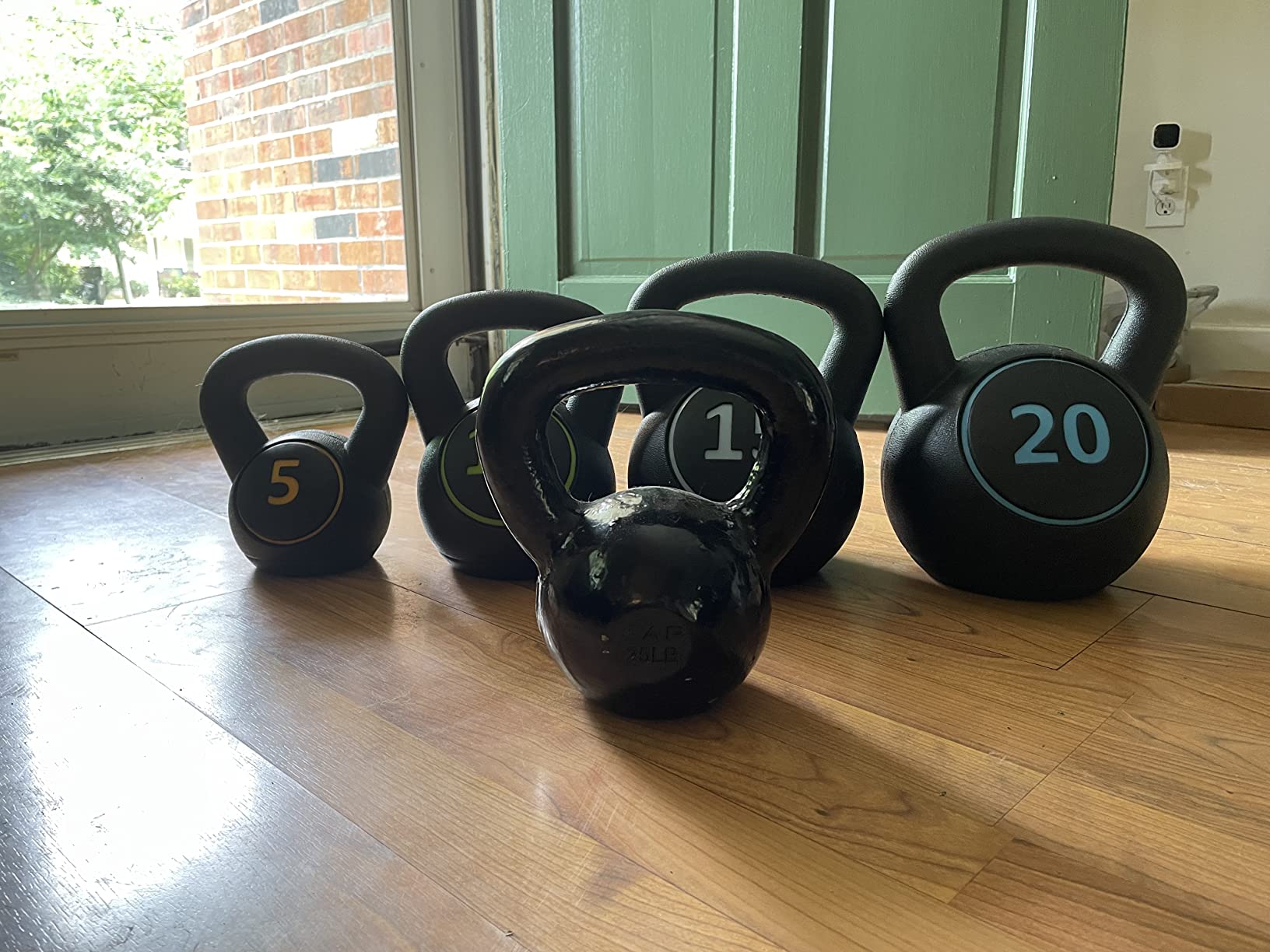 Yaheetech 4 Piece Kettlebell Set 5lb 10lb 15lb 20lb Strength Training Black | HDPE and concrete kettlebells support varied weights for home workouts with easy grips and simple strength training routines. customer photo 1