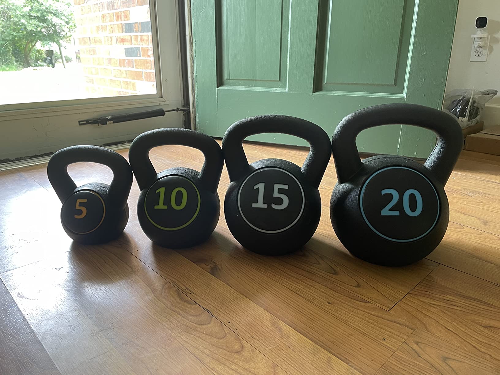 Yaheetech 4 Piece Kettlebell Set 5lb 10lb 15lb 20lb Strength Training Black | HDPE and concrete kettlebells support varied weights for home workouts with easy grips and simple strength training routines. customer photo 2