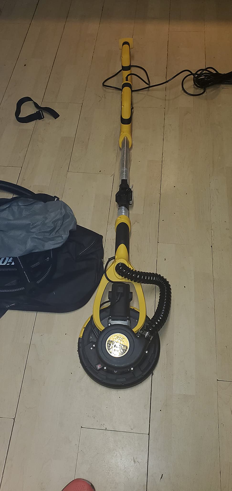 Drywall Sander, Electric Drywall Sander with Vacuum, Automatic Dust Removal, 7 Variable Speed, 900-1800RPM, 26' Power Cord, Labor-Saving Handle and Patented Fixture for Ceiling Sanding, LED Light customer photo 1