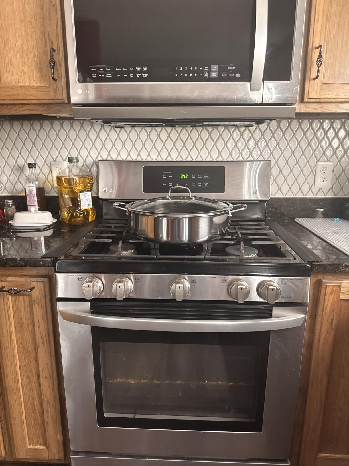 HexClad Hybrid Nonstick 7-Quart Sauté Pan with Tempered Glass Lid, Chicken Fryer, Stay-Cool Handles, Dishwasher-Friendly, Oven-Safe Up to 900°F, Induction Ready, Compatible with All Cooktops customer photo 1