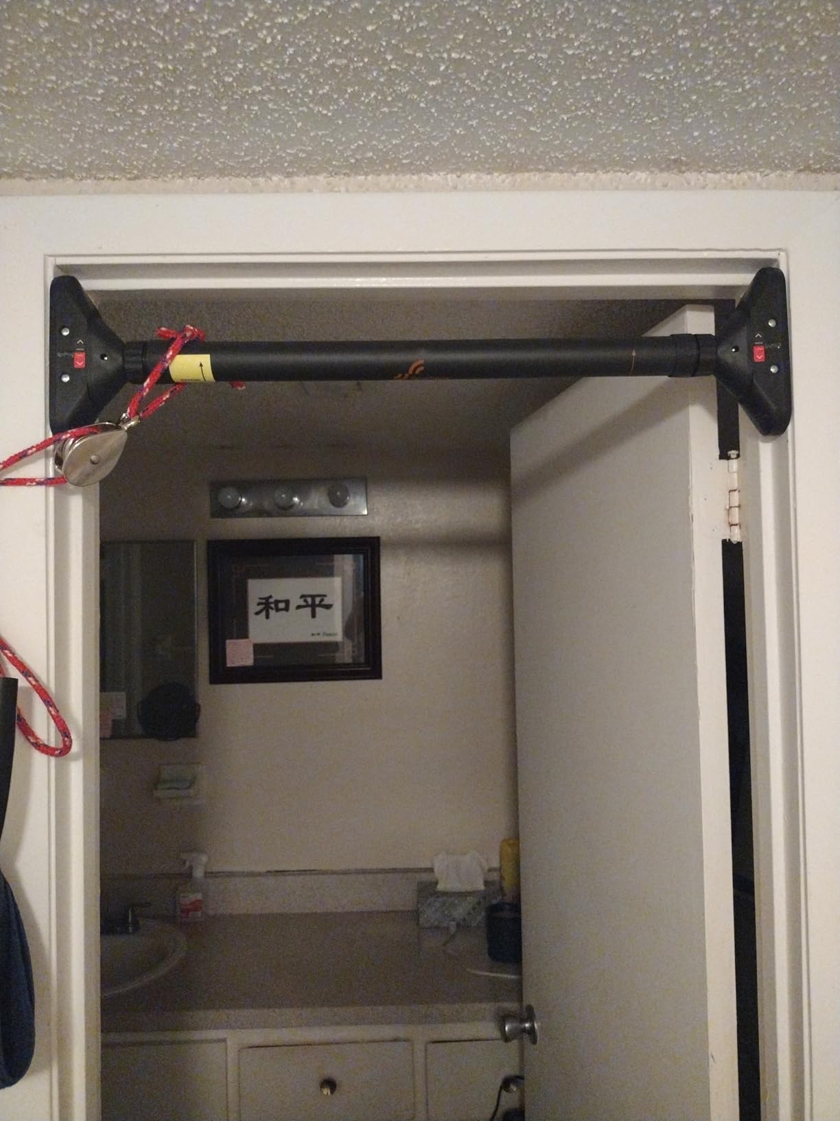 Sportneer Pull Up Bar for Doorway, No-Drill, Adjustable 29.5-37 in, 440 lb | Doorway Fit, Secure Lock, Home Gym, Strength Training customer photo 1