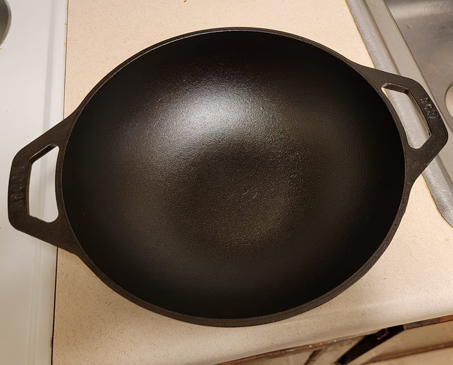 Lodge Cast Iron Wok with Dual Loop Handles, PFAS Free, 14 Inches, Oven & Stovetop Safe, Non-Toxic & Durable customer photo 2