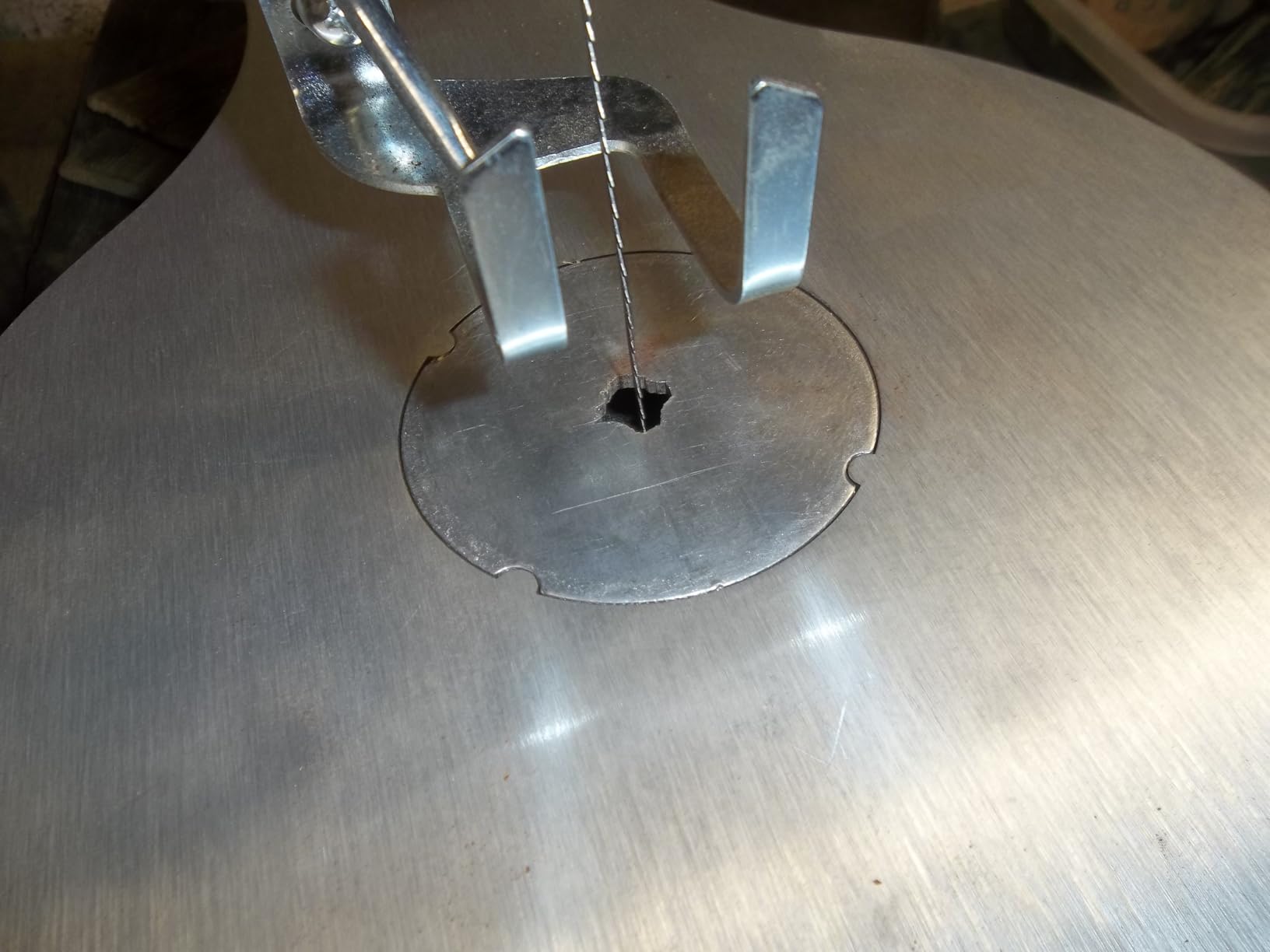 WEN Variable Speed Scroll Saw, 16-Inch with Work Light and Easy Access Blade Changes (3923) customer photo 1