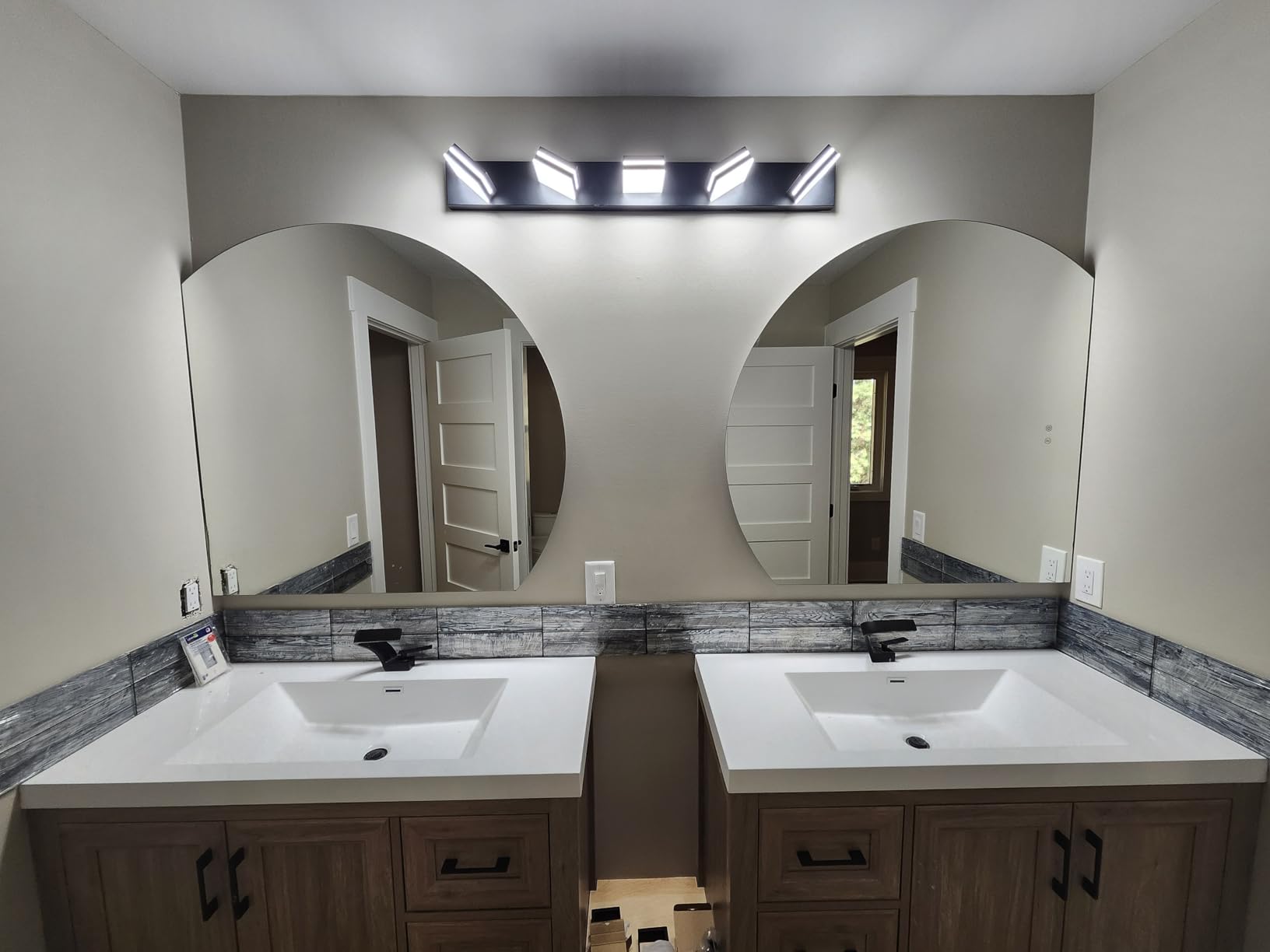 SineRise LED Modern Bathroom Vanity Light Fixtures, Modern Acrylic Bathroom Wall Lighting Fixtures Over Mirror (Cool White 6000K) (3-Light, 24-Inch), Matte Black- Non-dimmable customer photo 2