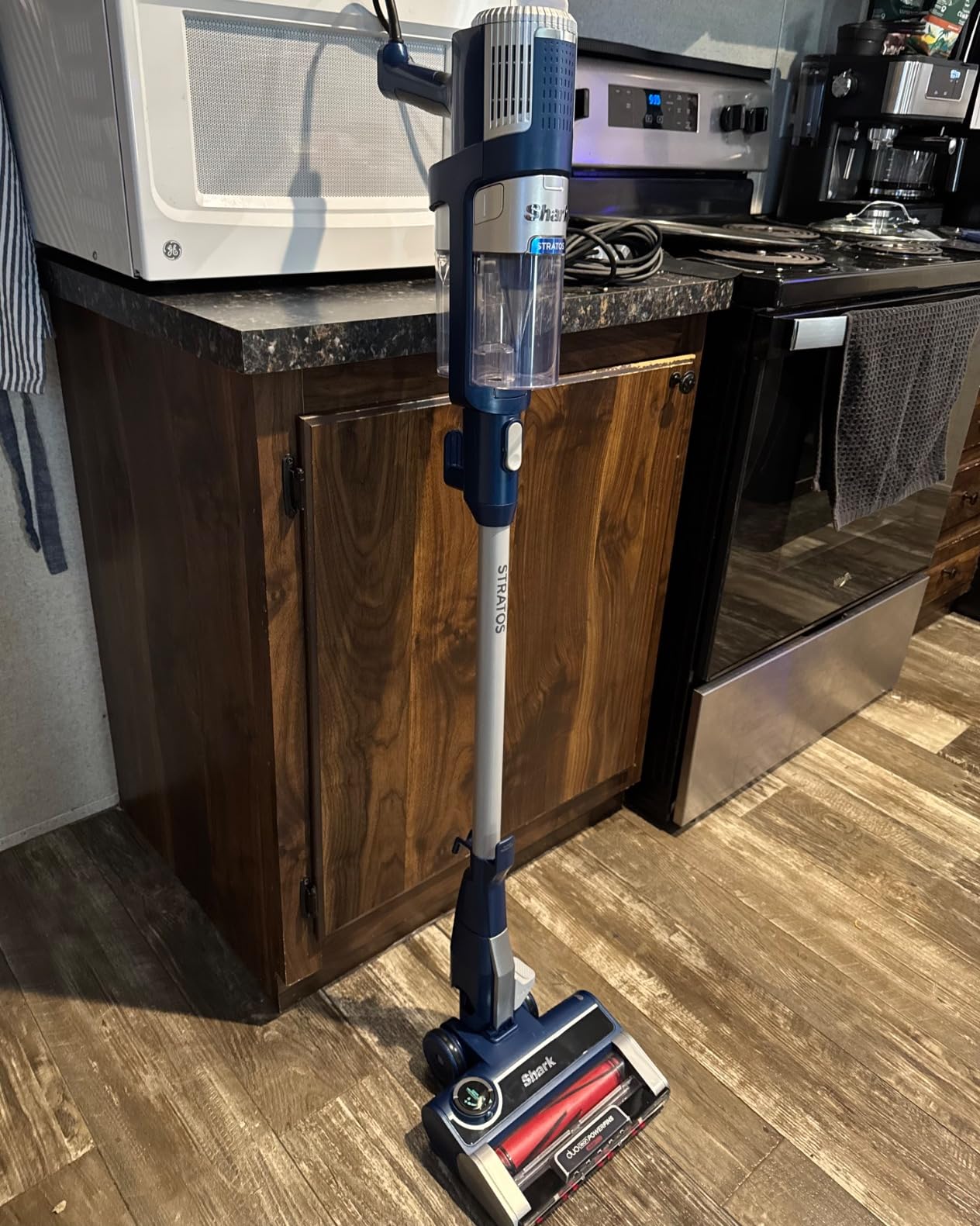 Shark Stratos Corded Stick Vacuum, DuoClean PowerFins, Navy, HZ3002 | Under-3-Lb Hand Vac, Self-Cleaning Brushroll, HEPA Seal, Odor Neutralizer, LED Headlights, Crevice and Upholstery Tools customer photo 1