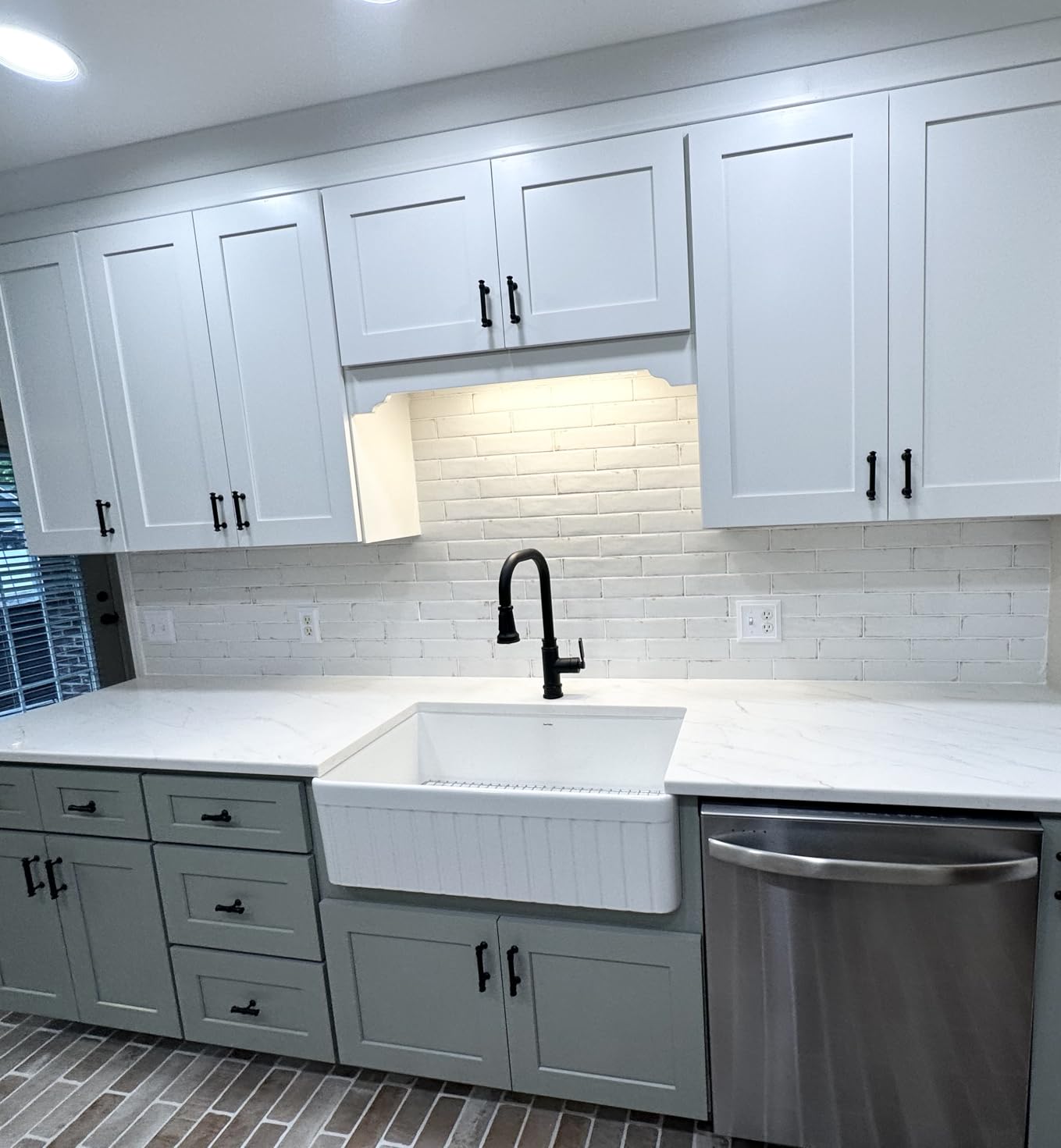 DeerValley White Farmhouse Sink 33 inch, Fireclay Apron Front Farm Kitchen Sink, Single Bowl Deep Drop-in Undermount Reversible Sinks with Grid & Strainer customer photo 2