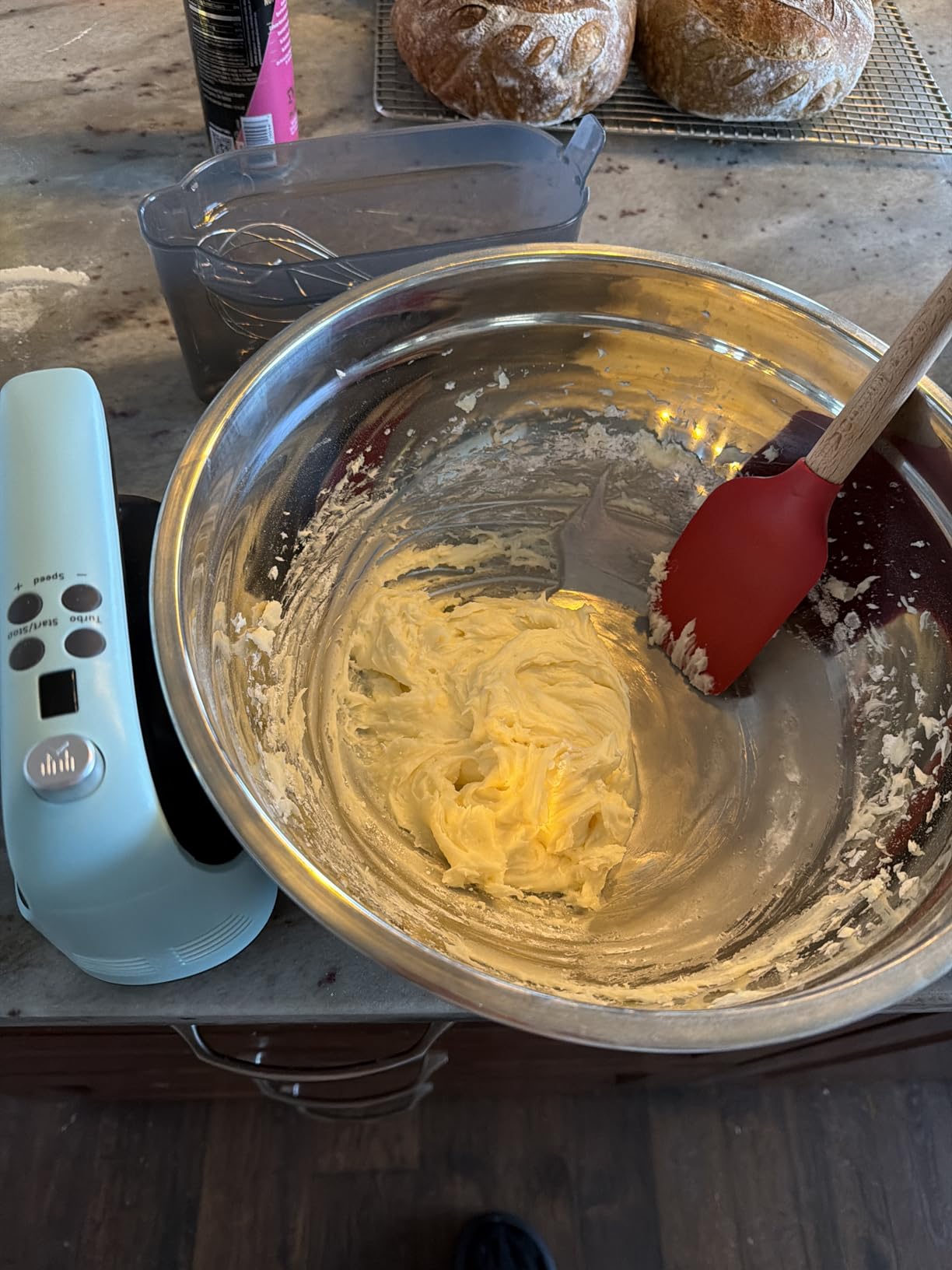 Yomelo 9-Speed Digital Hand Mixer Electric, 400W Powerful DC Motor, Hand Mixer Electric Handheld with Snap-On Storage Case, 5 Stainless Steel Accessories, Beaters, Dough Hooks, Whisk(Ice Blue/Black) customer photo 1
