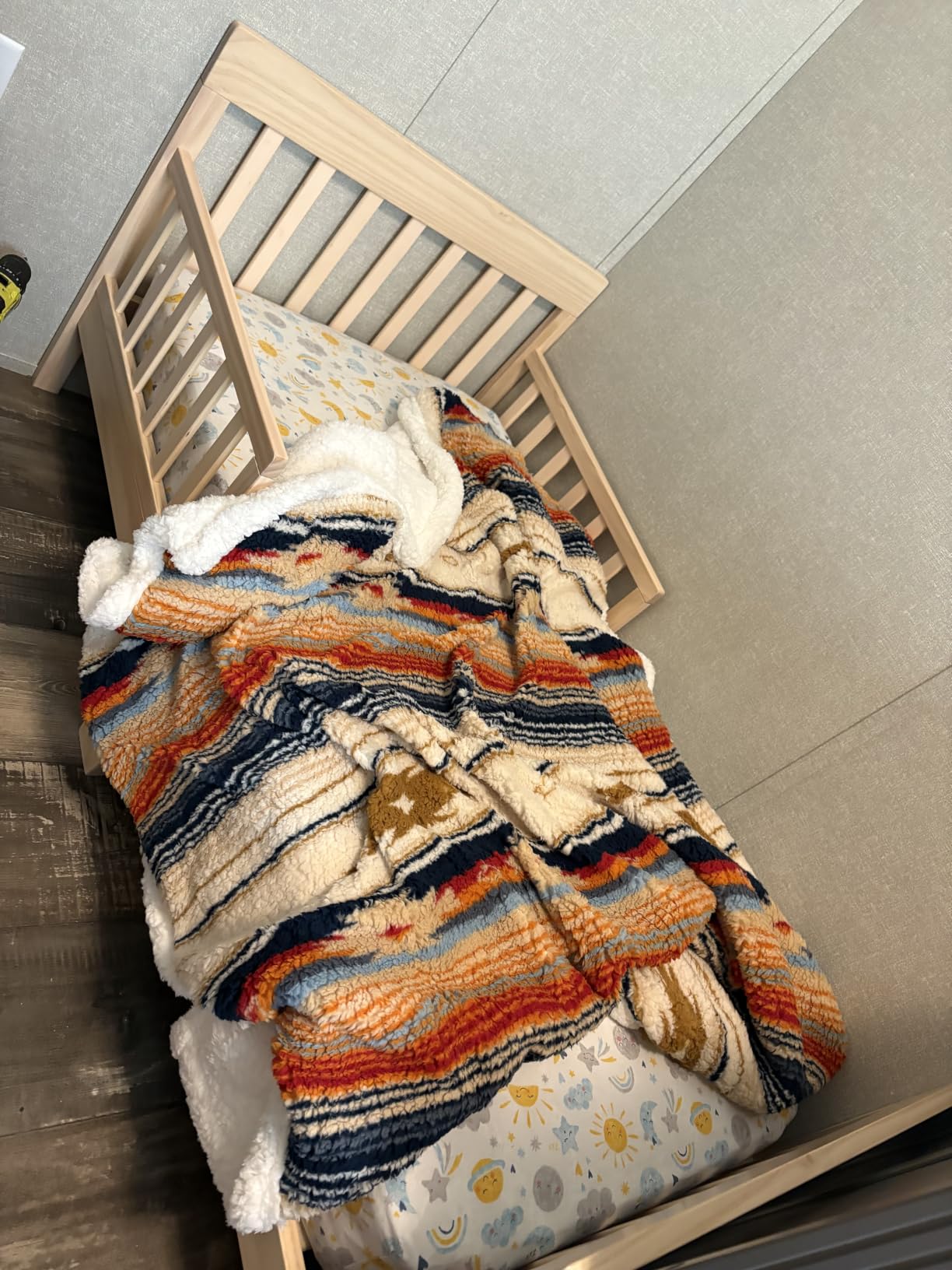 Dream On Me Finn Toddler Bed, GREENGUARD Gold, Pinewood, Vintage White Oak customer photo 2