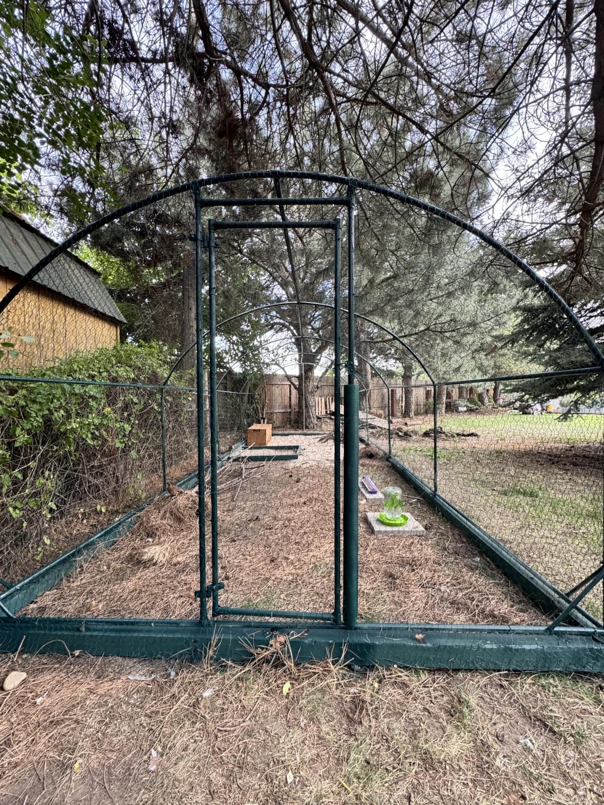 Large Metal Chicken Coop Round Top Upgrade Tri-Supporting Wire Mesh Chicken Run, Chicken Pen with Water-Resident and Anti-UV Cover, Duck Rabbit House Outdoor (13'L x 9'W x 6.5'H) customer photo 1