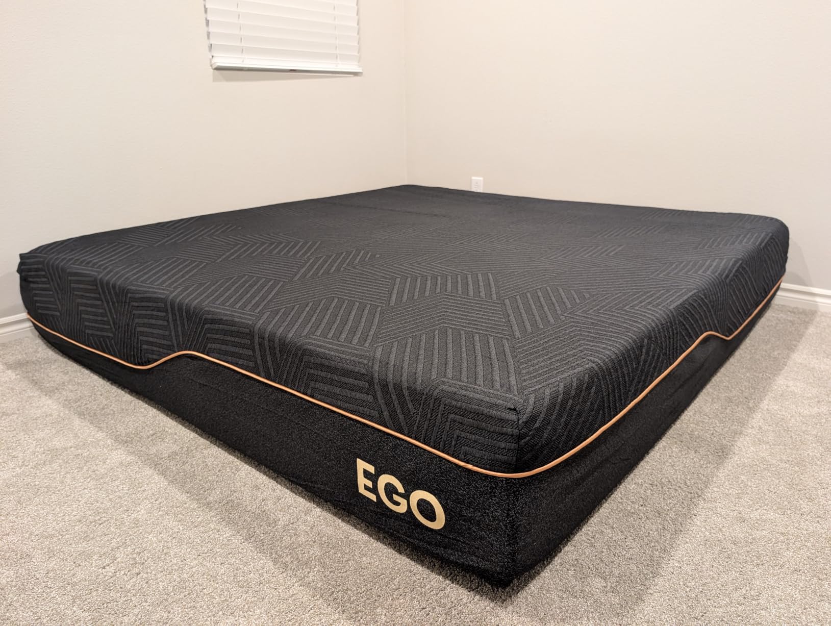 EGOHOME 14 Inch King Size Memory Foam Mattress for Back Pain, Cooling Copper Gel Bed in a Box, Foam Made in USA, CertiPUR-US Certified, Therapeutic Medium Firm, 76x80x14 Black customer photo 1